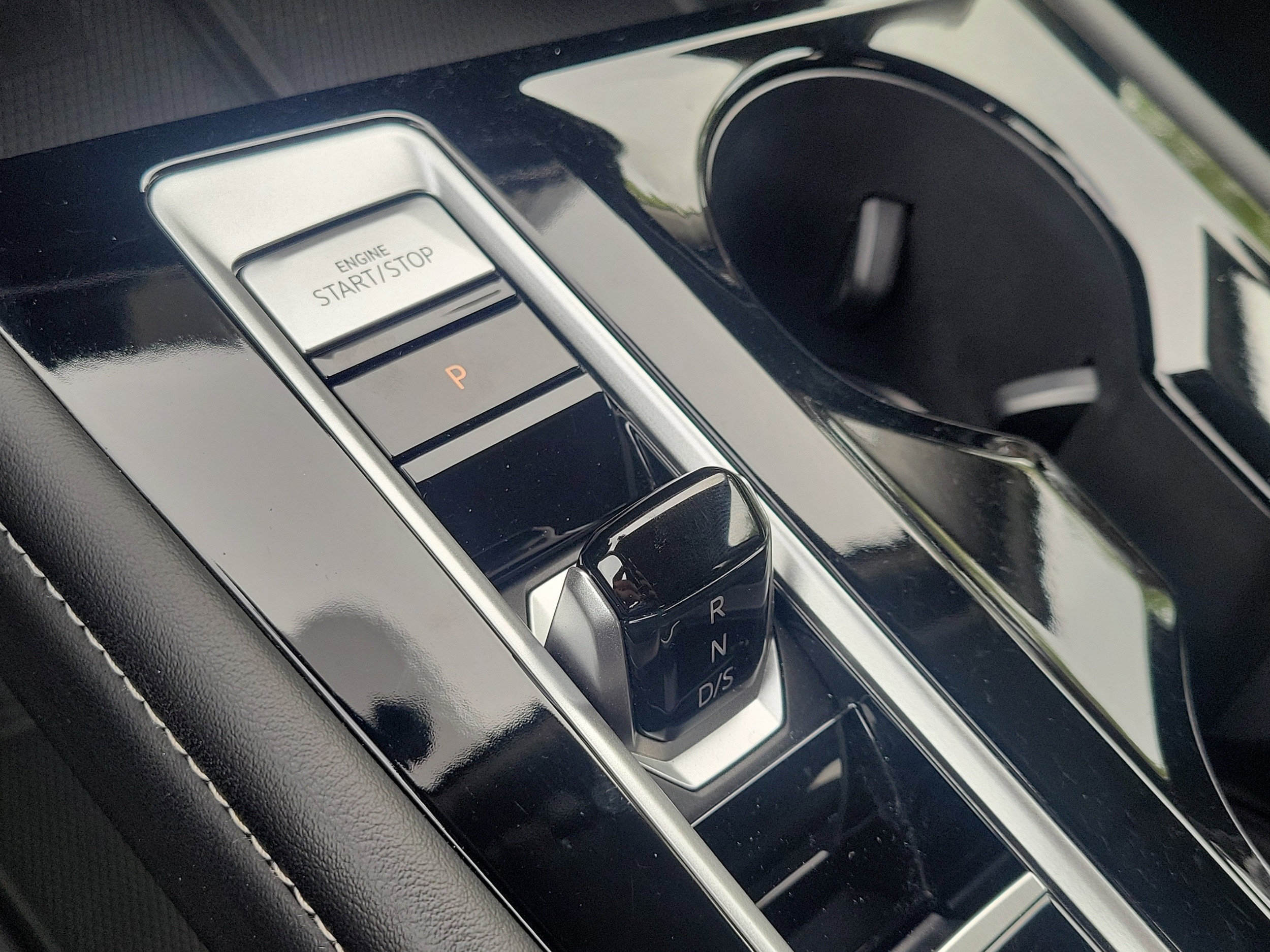 2024 Volkswagen Atlas SE w/Tech - Photo 27