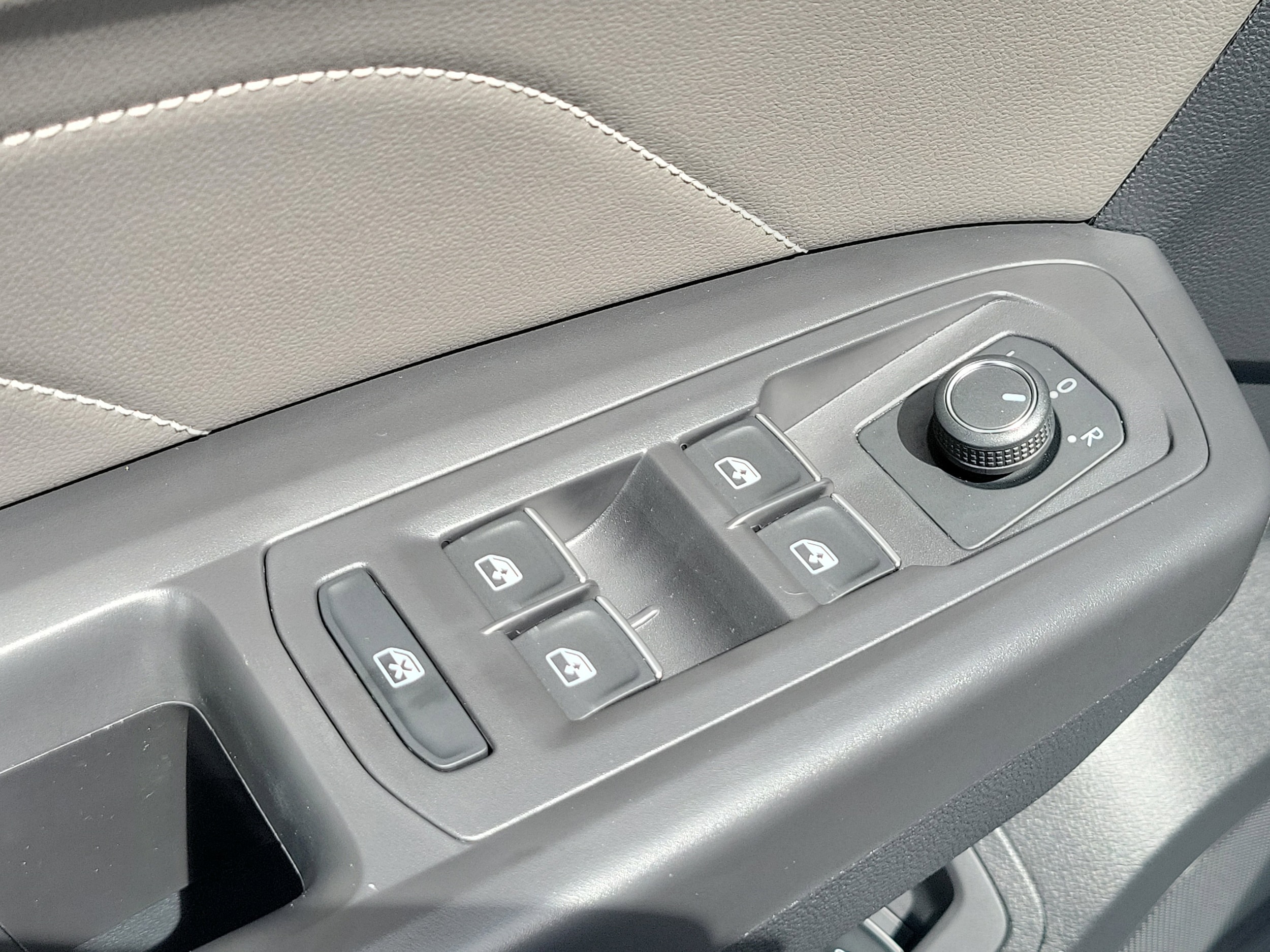 2023 Volkswagen Atlas Cross Sport SE w/Tech - Photo 13