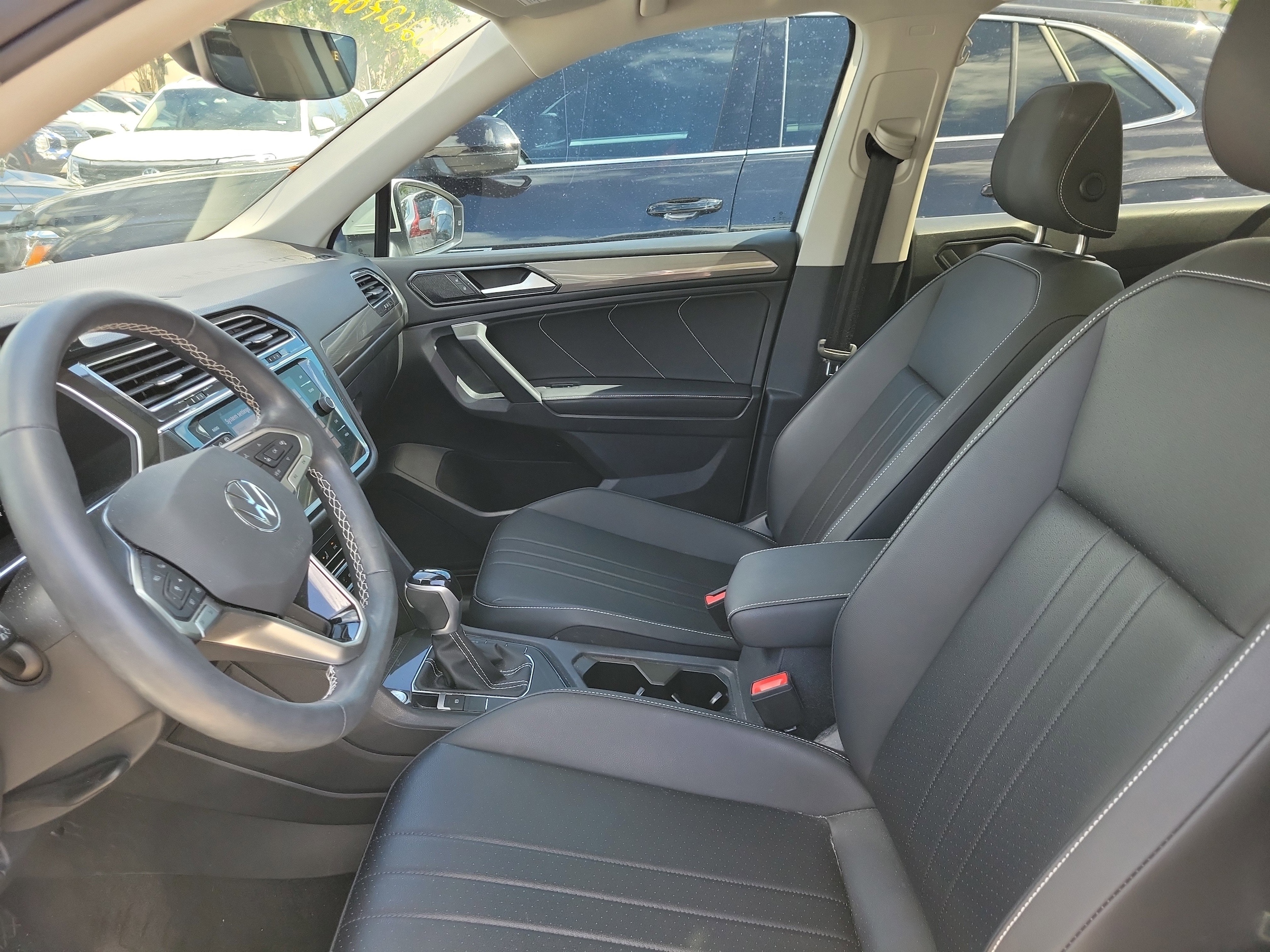2023 Volkswagen Tiguan SE - Photo 14