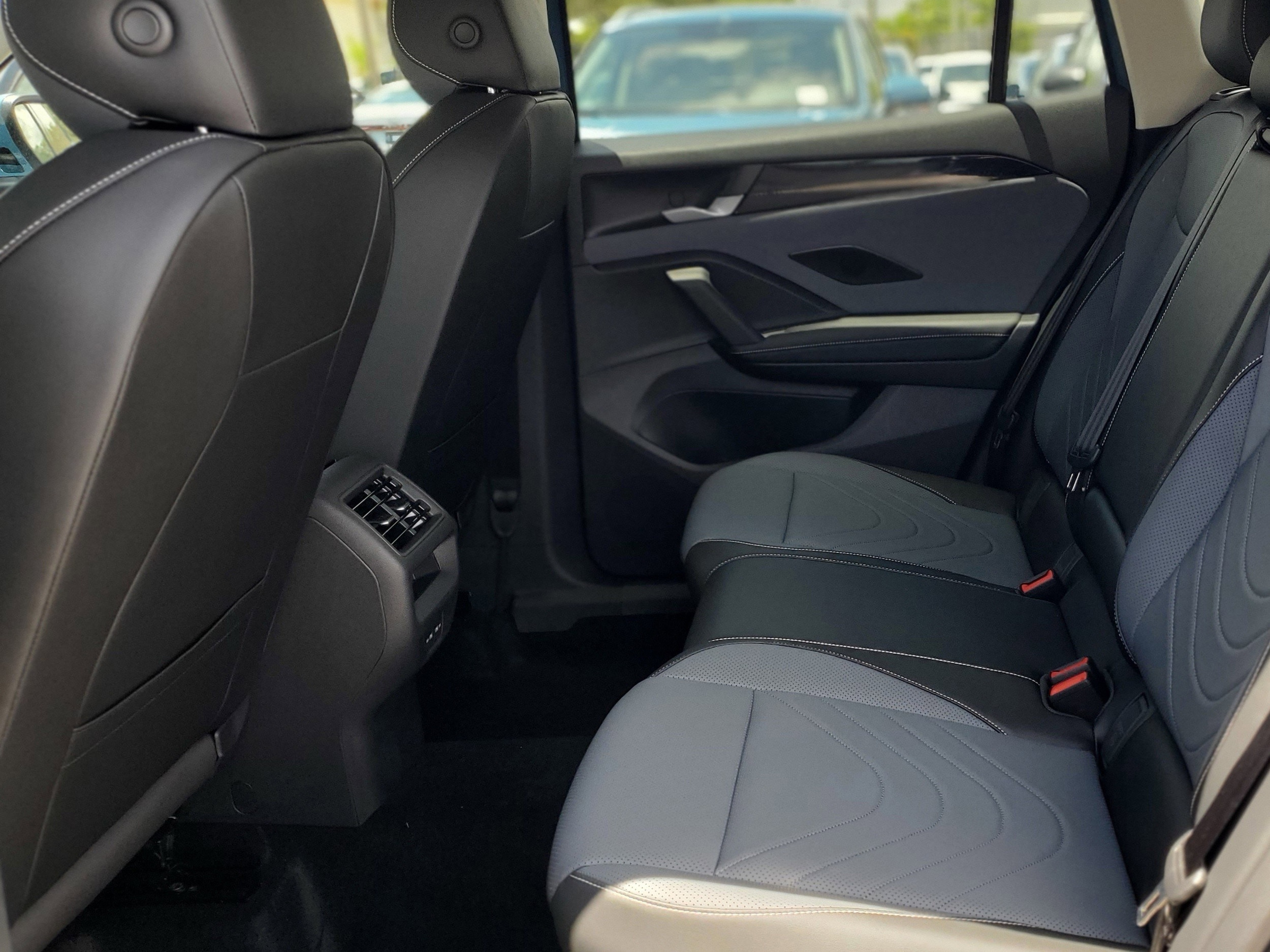 2026 Volkswagen Tiguan SE - Photo 6