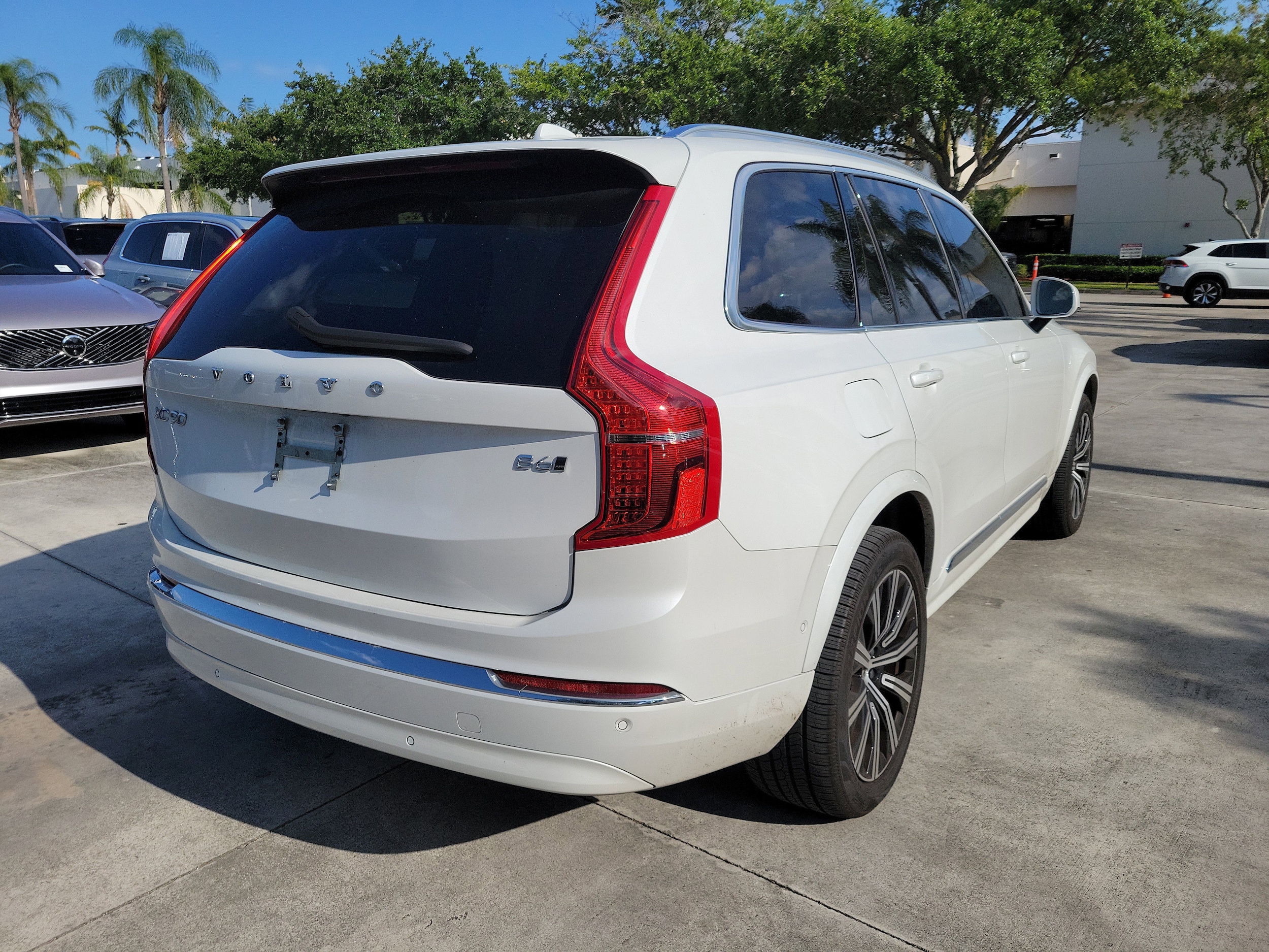 2025 Volvo XC90 Plus - Photo 8