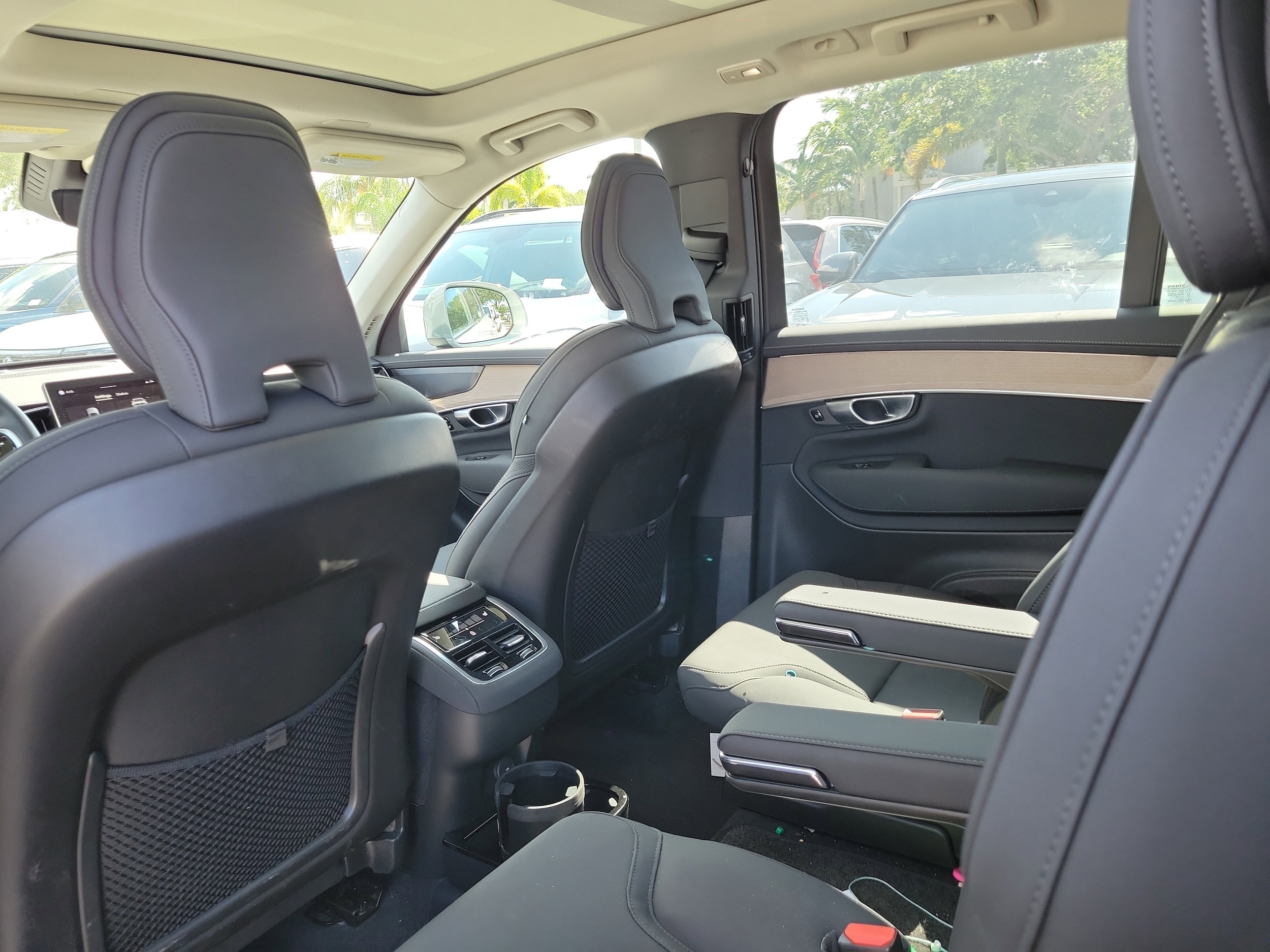 2025 Volvo XC90 Plus - Photo 15