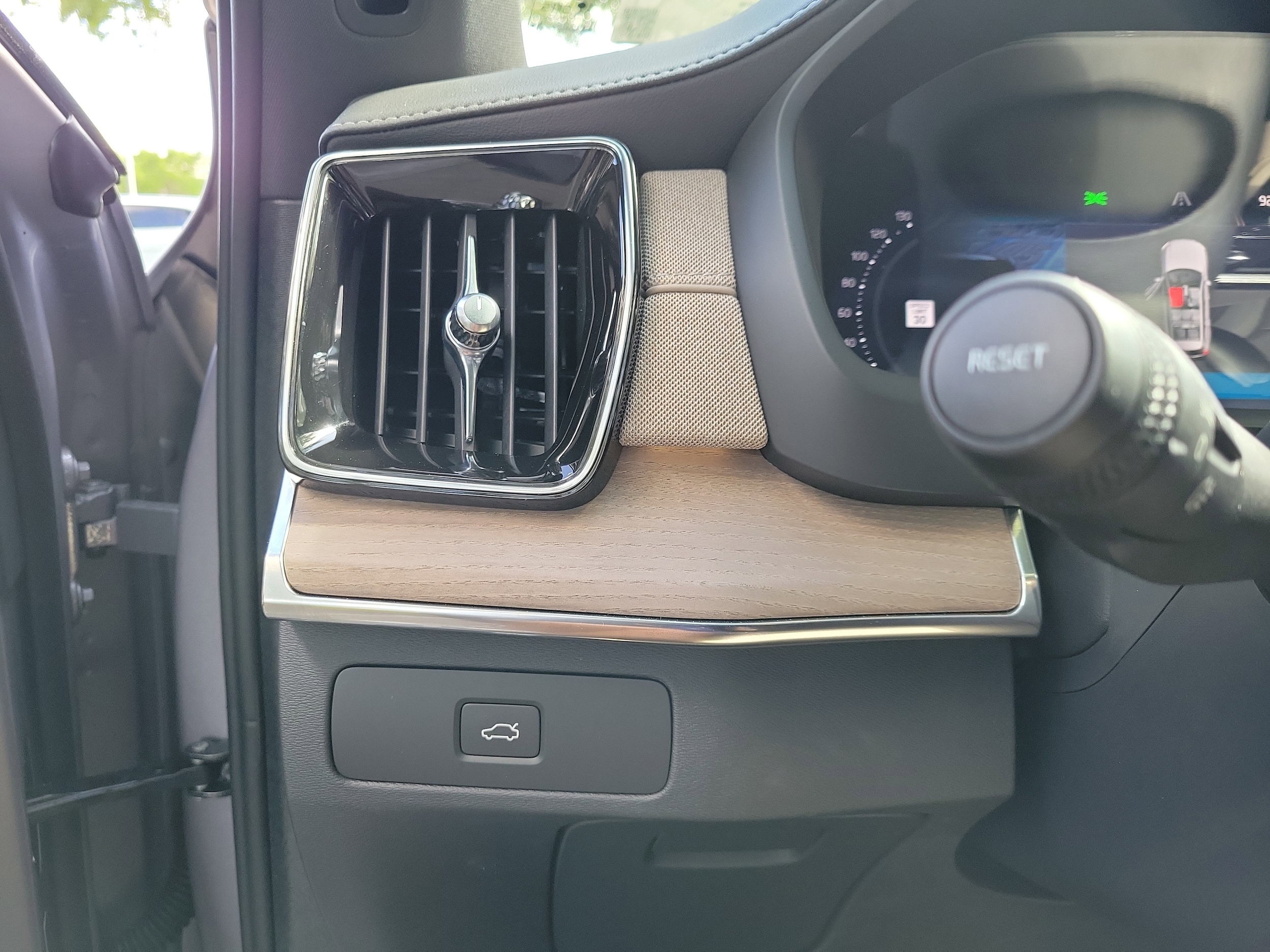 2026 Volvo XC90 Plus - Photo 18