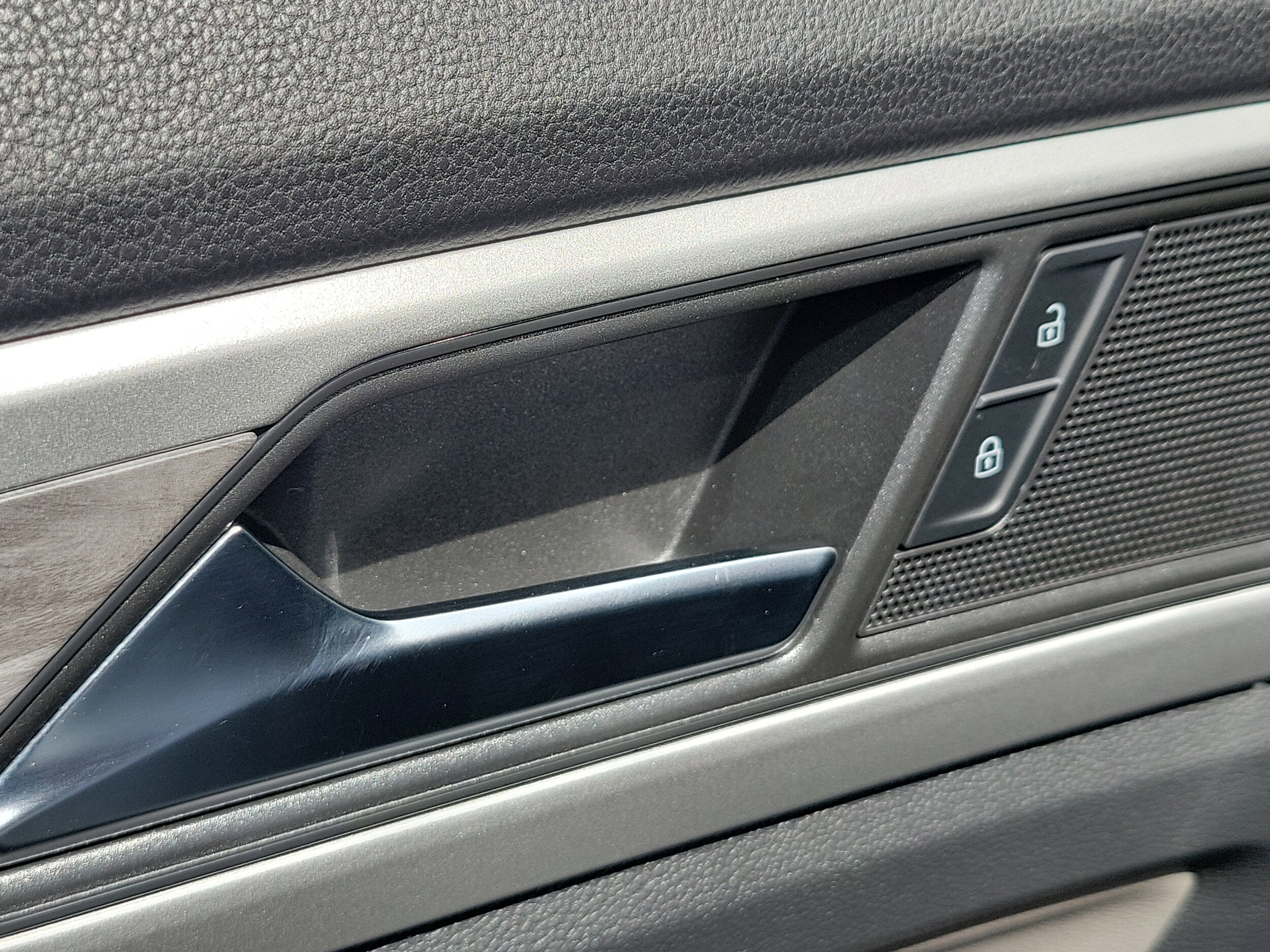 2023 Volkswagen Atlas Cross Sport SE w/Tech - Photo 14
