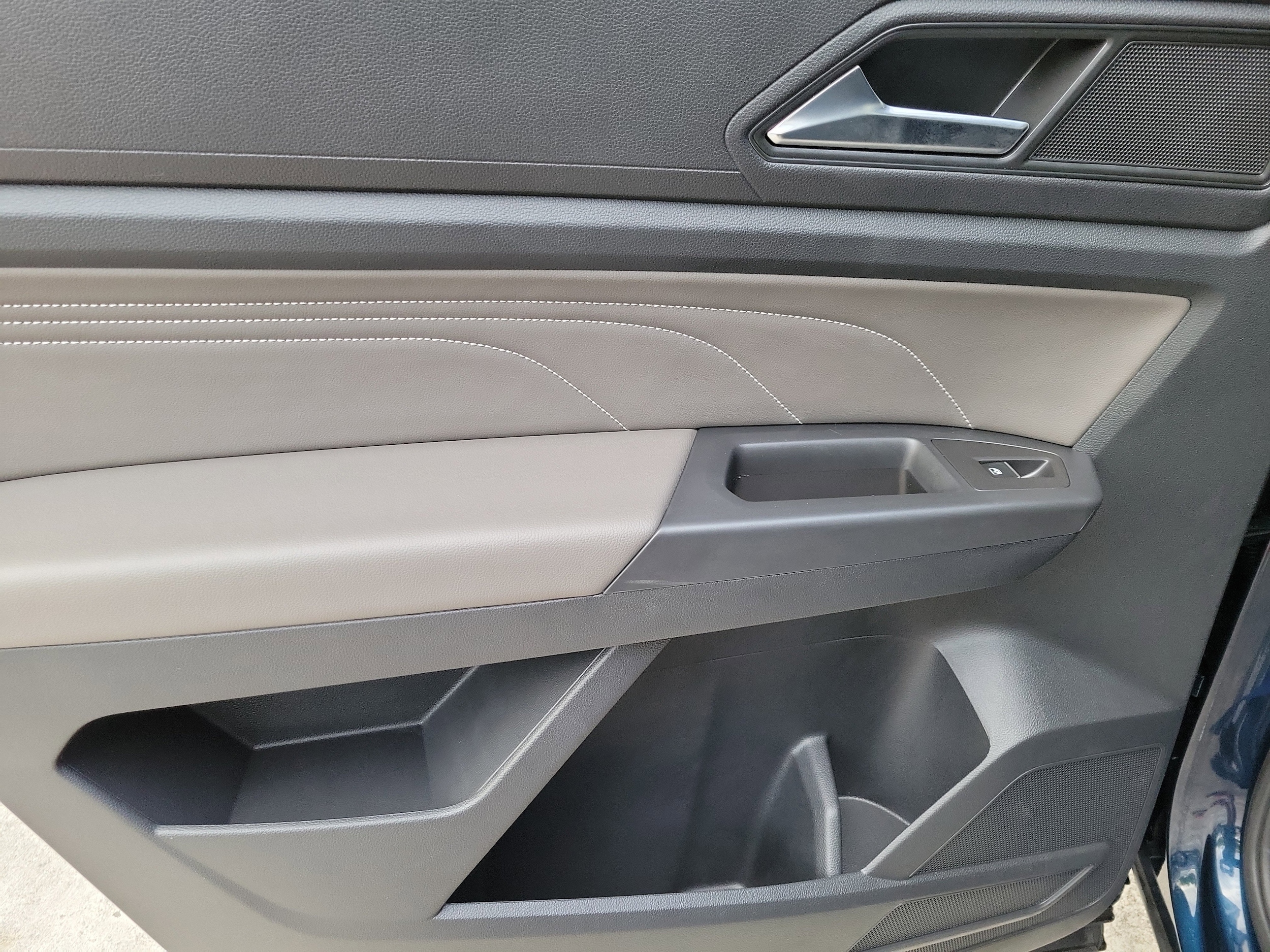2023 Volkswagen Atlas SE w/Tech - Photo 18