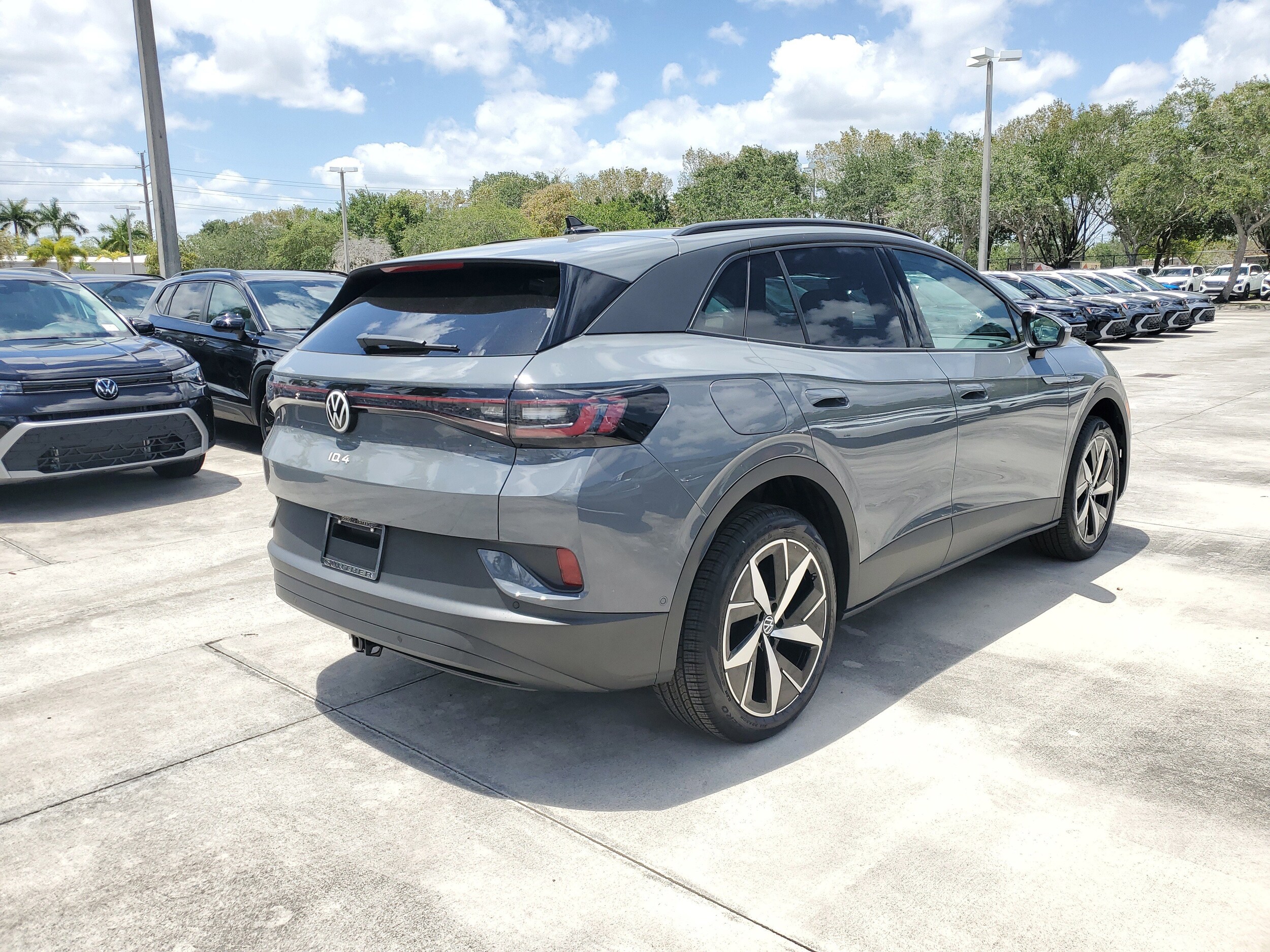 2025 Volkswagen ID.4 Pro S photo 2