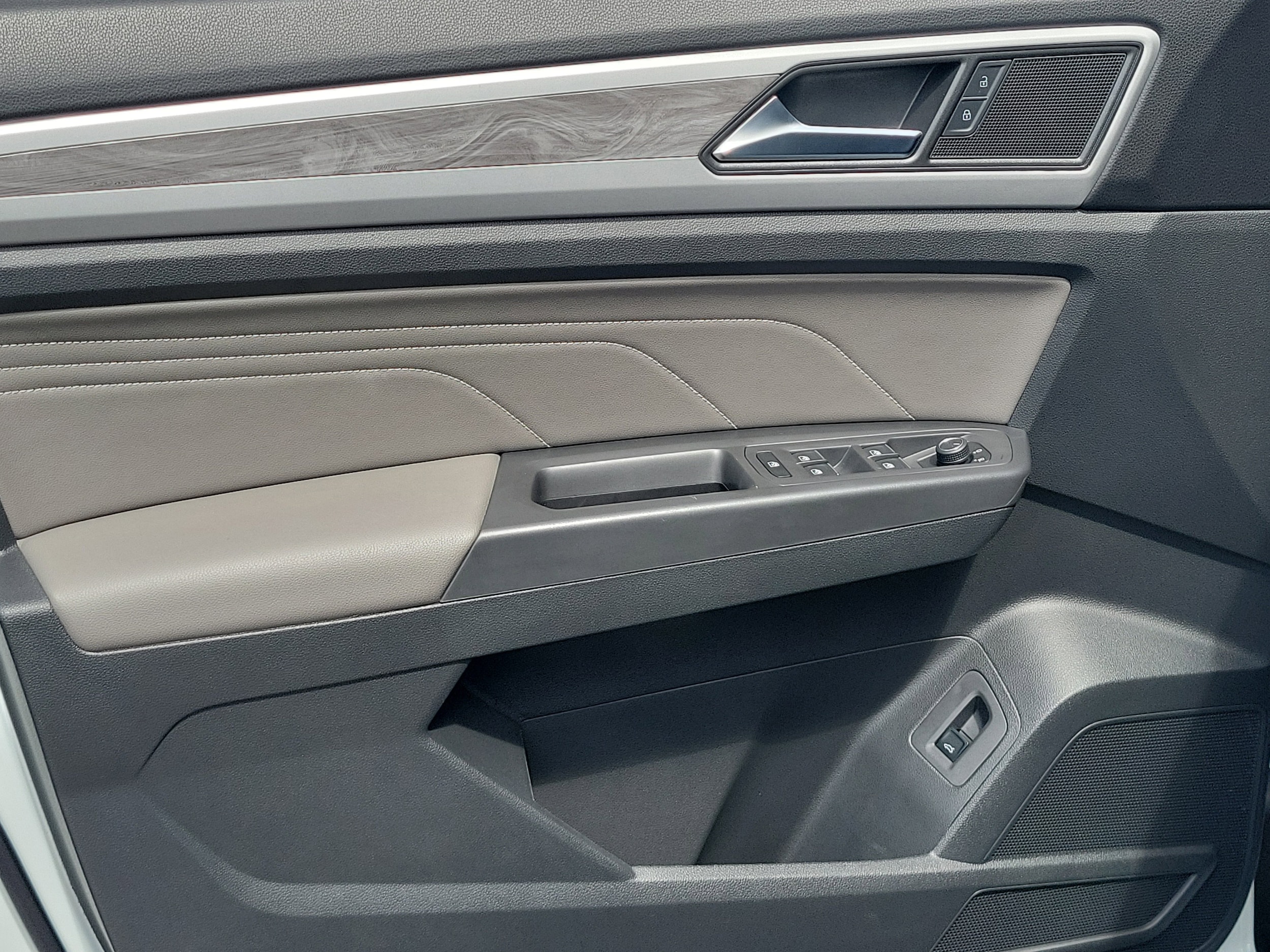 2023 Volkswagen Atlas Cross Sport SE w/Tech - Photo 12