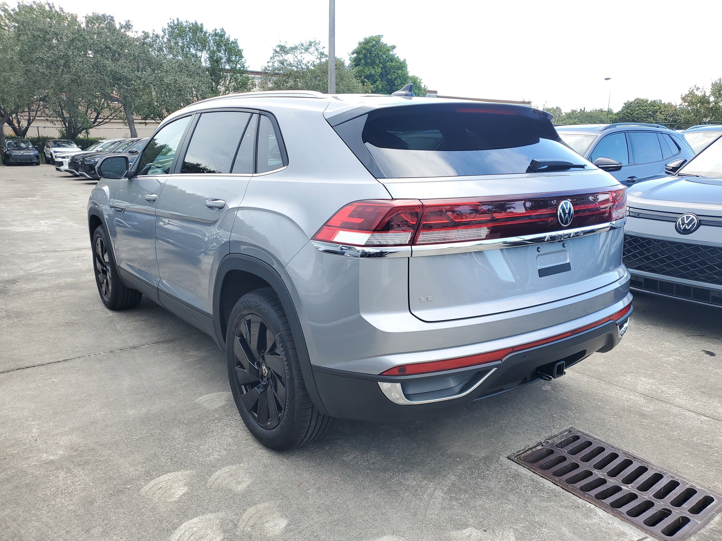 2026 Volkswagen Atlas Cross Sport SE Technology photo 4