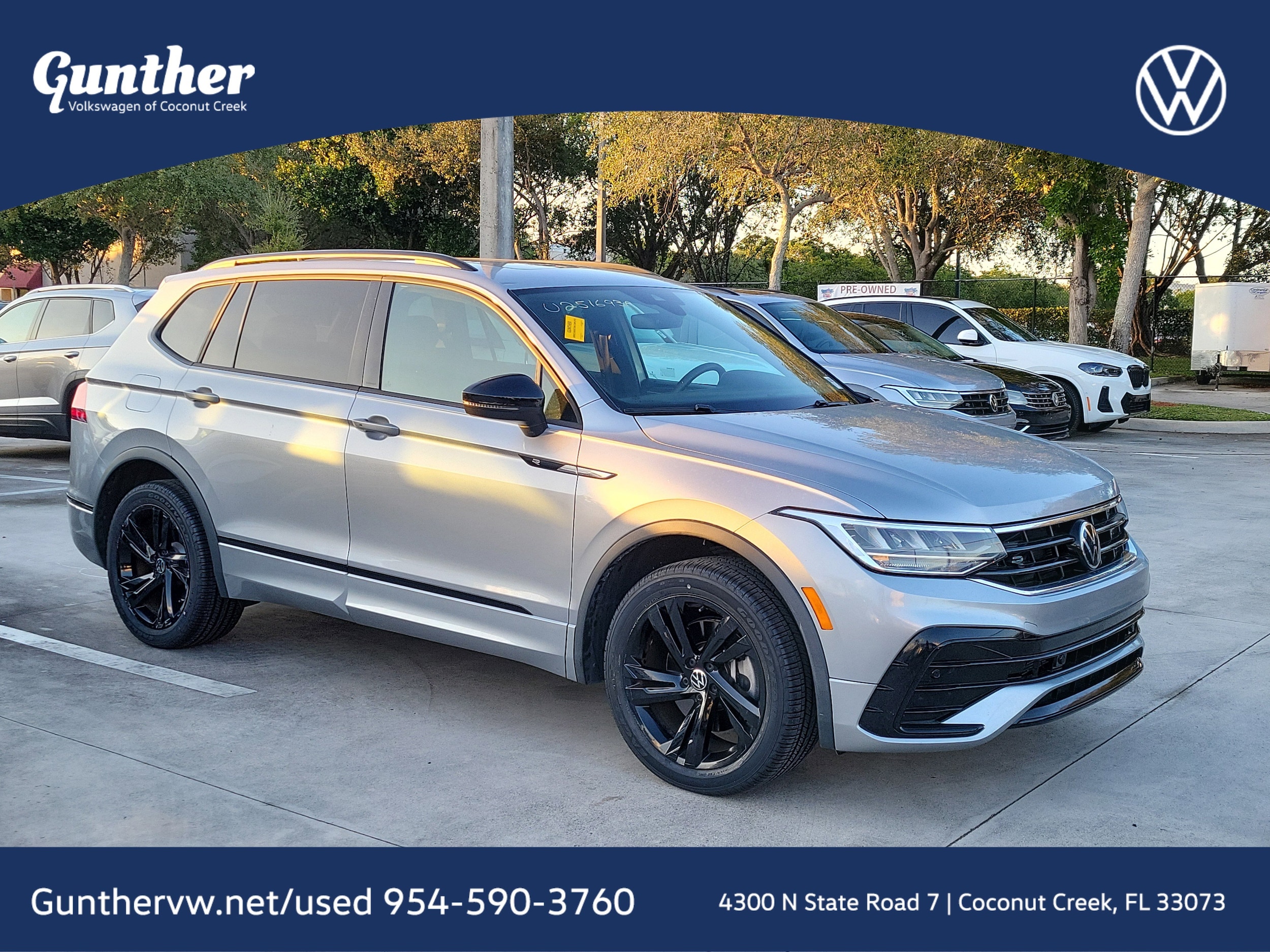 2023 Volkswagen Tiguan SE R-LINE BLACK's photo