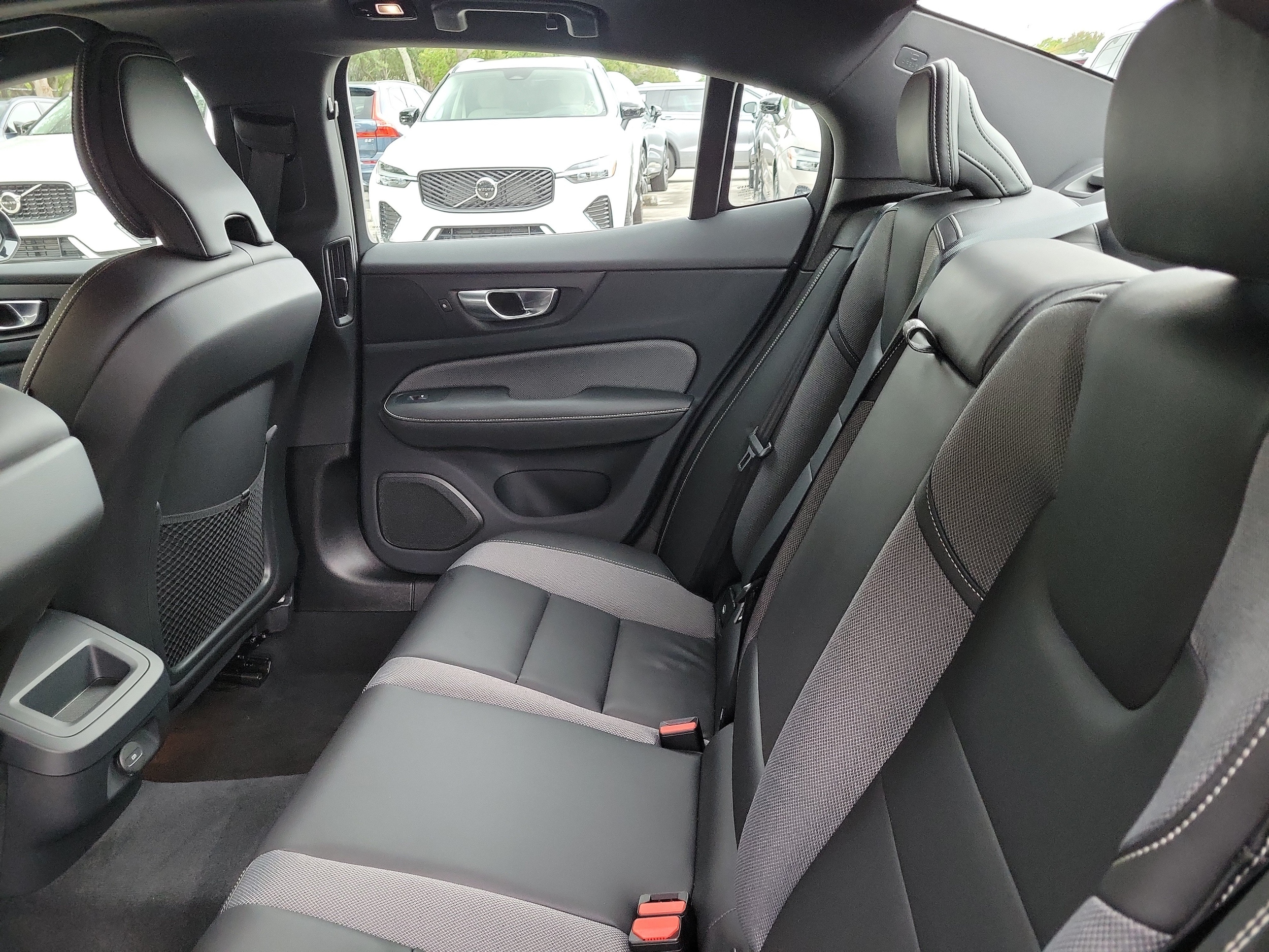 2024 Volvo S60 Plus - Photo 11