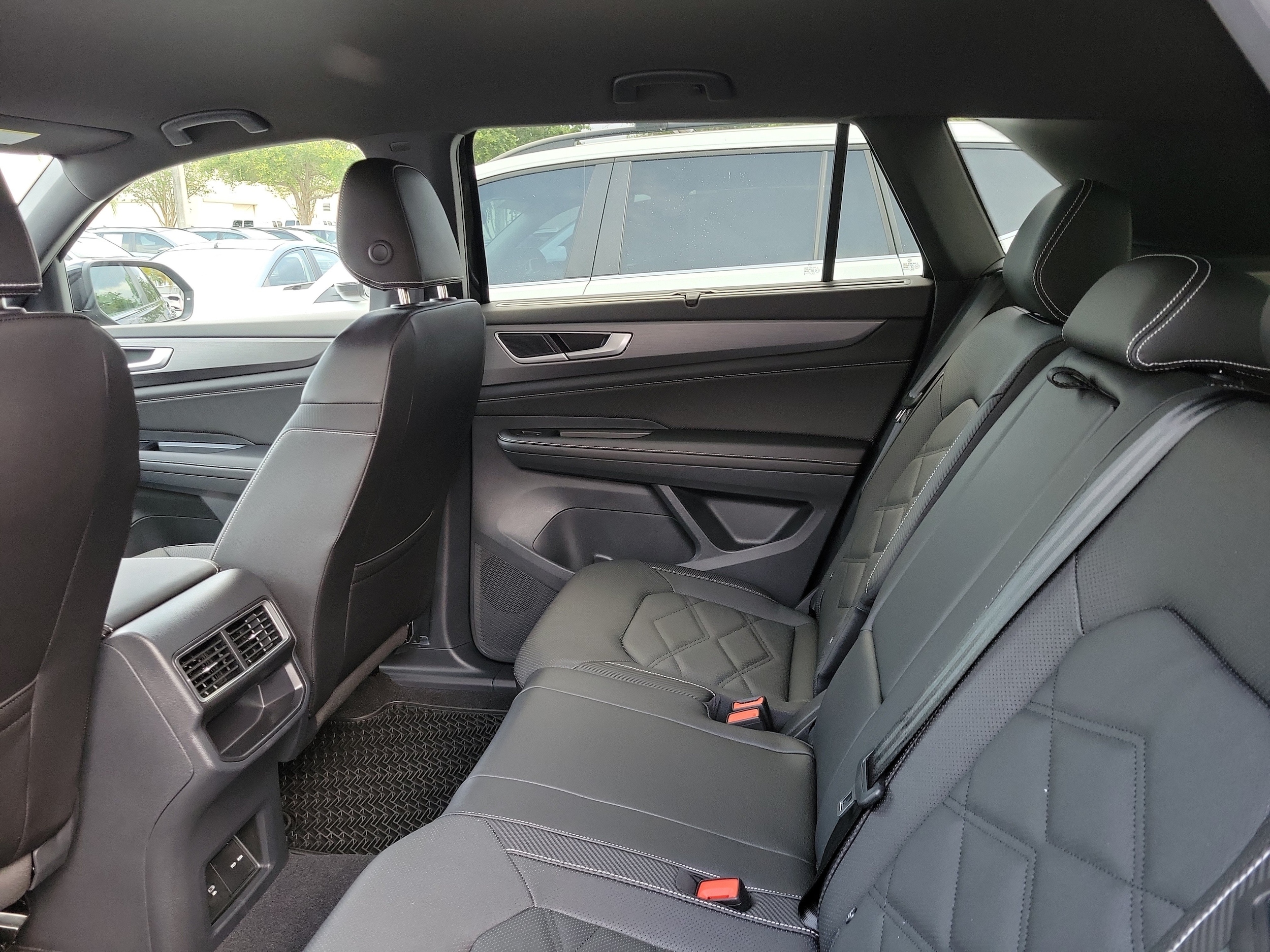 2025 Volkswagen Atlas Cross Sport SE w/Tech - Photo 10