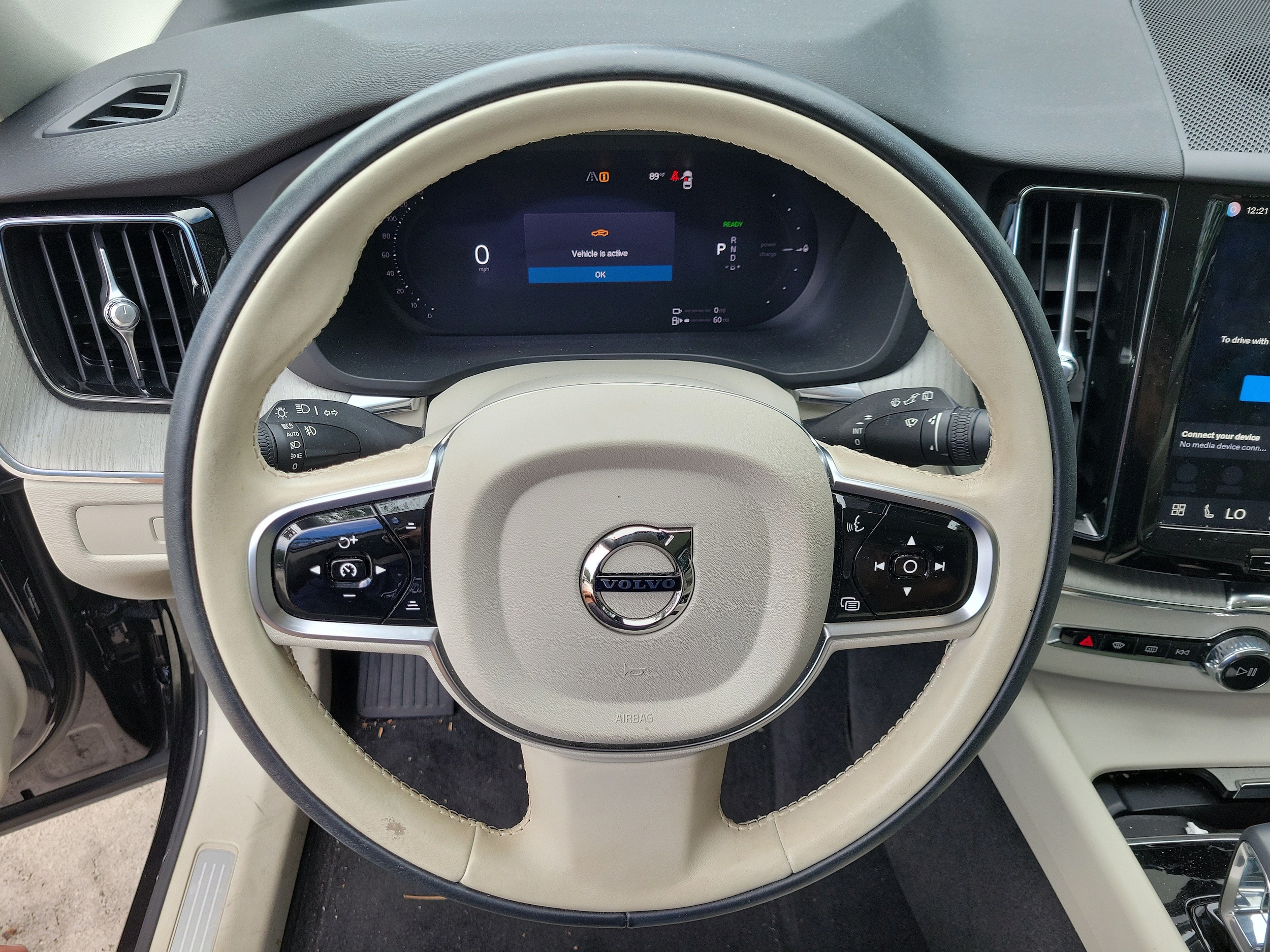 2025 Volvo XC60 Plus - Photo 16