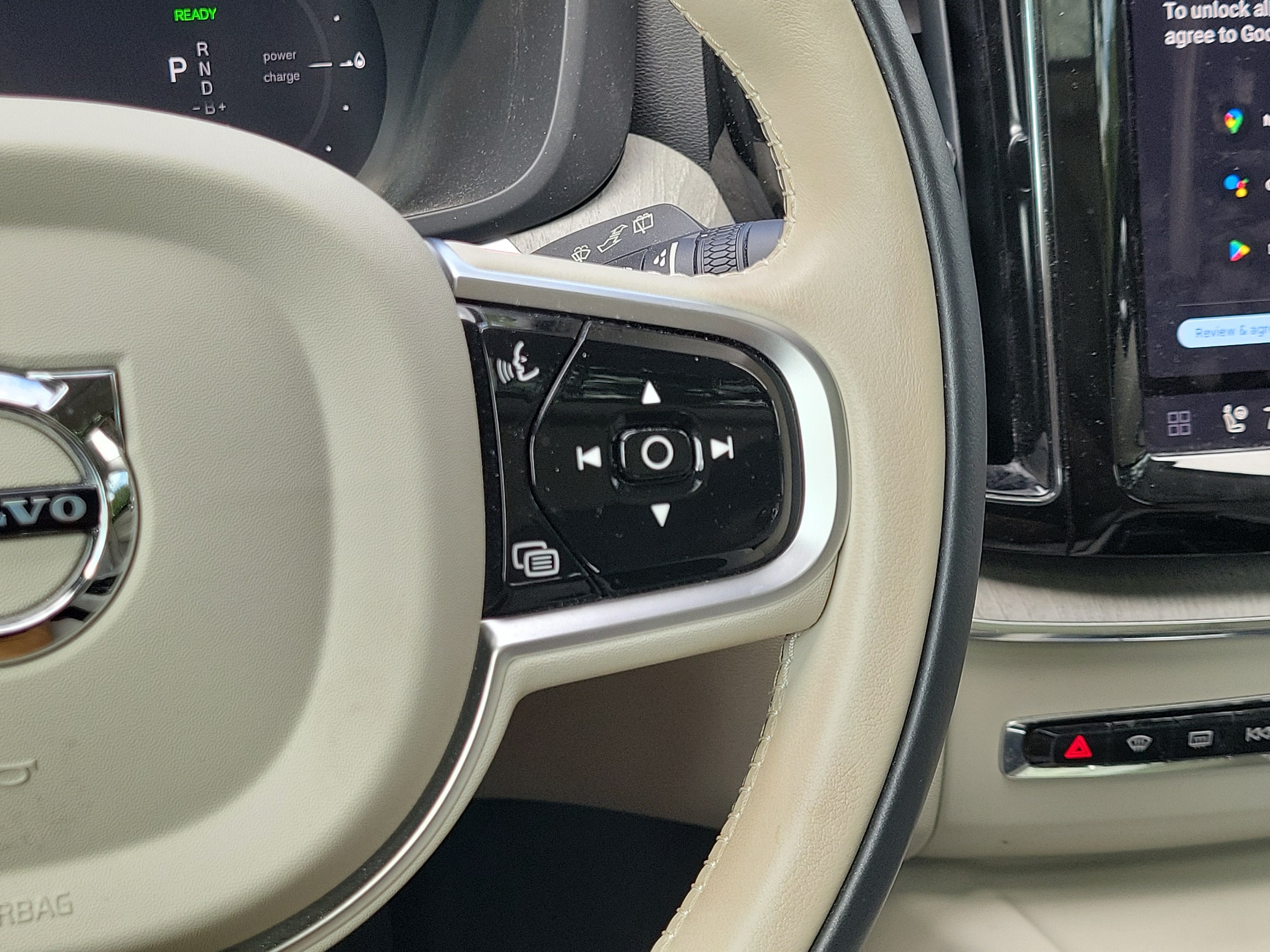 2025 Volvo XC60 Plus - Photo 22