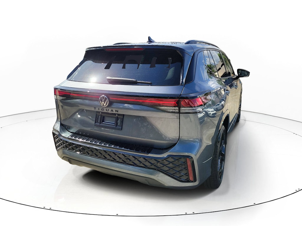New 2026 Volkswagen Tiguan SE R-Line Black SUV