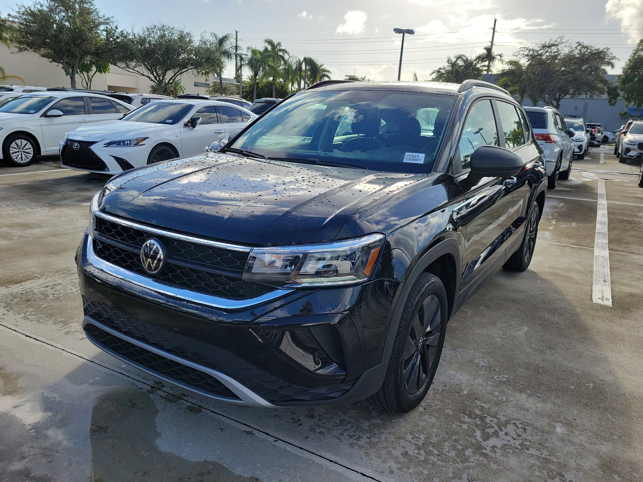 2023 Volkswagen Taos S photo 3