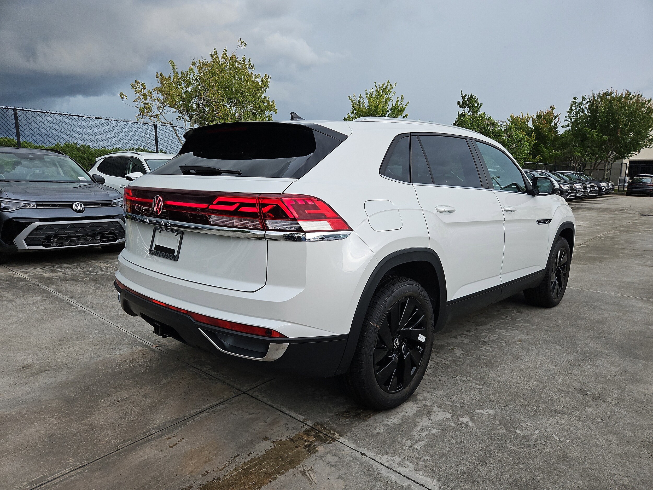 2026 Volkswagen Atlas Cross Sport SE Technology photo 4