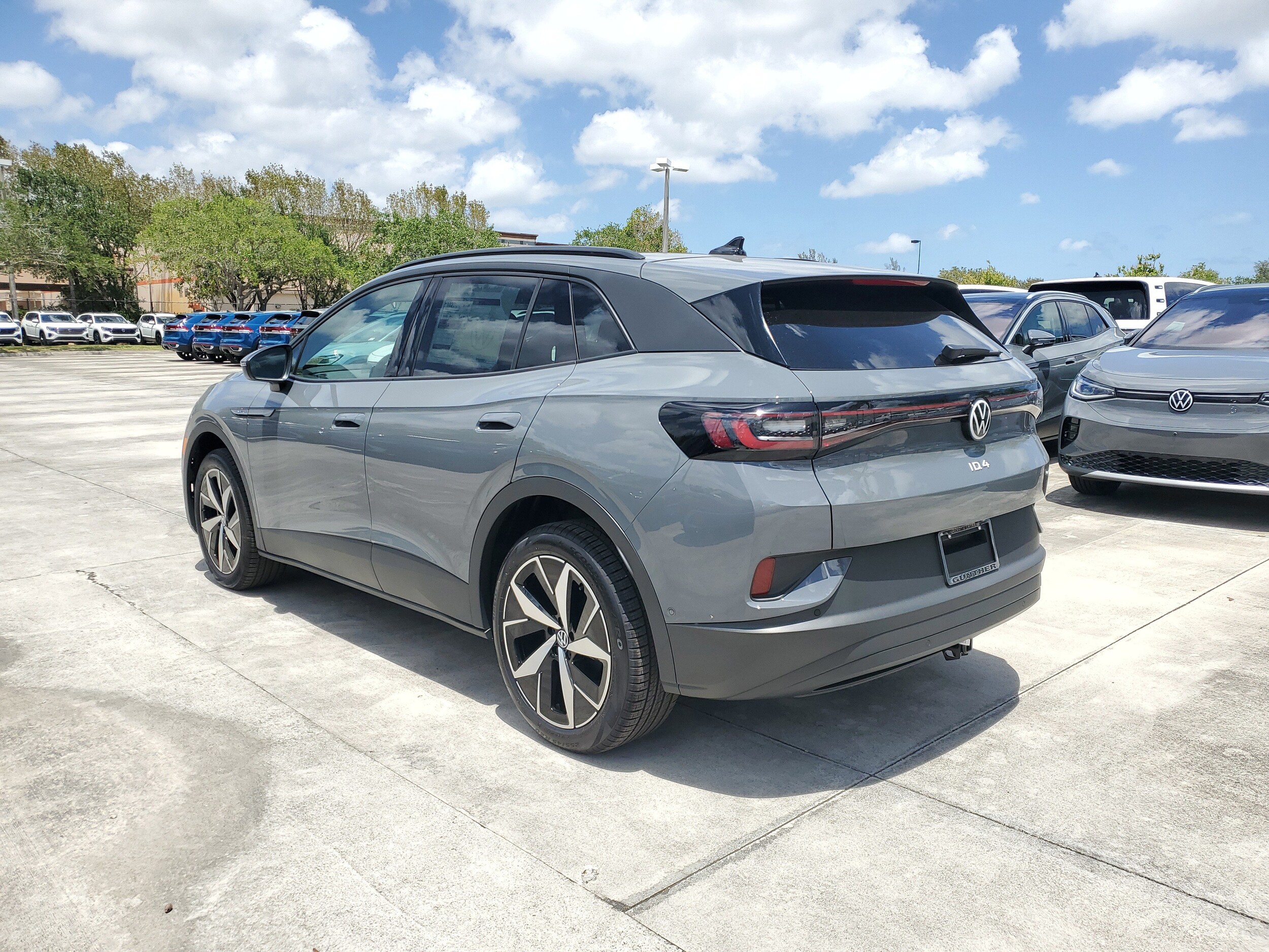 2025 Volkswagen ID.4 Pro S photo 2