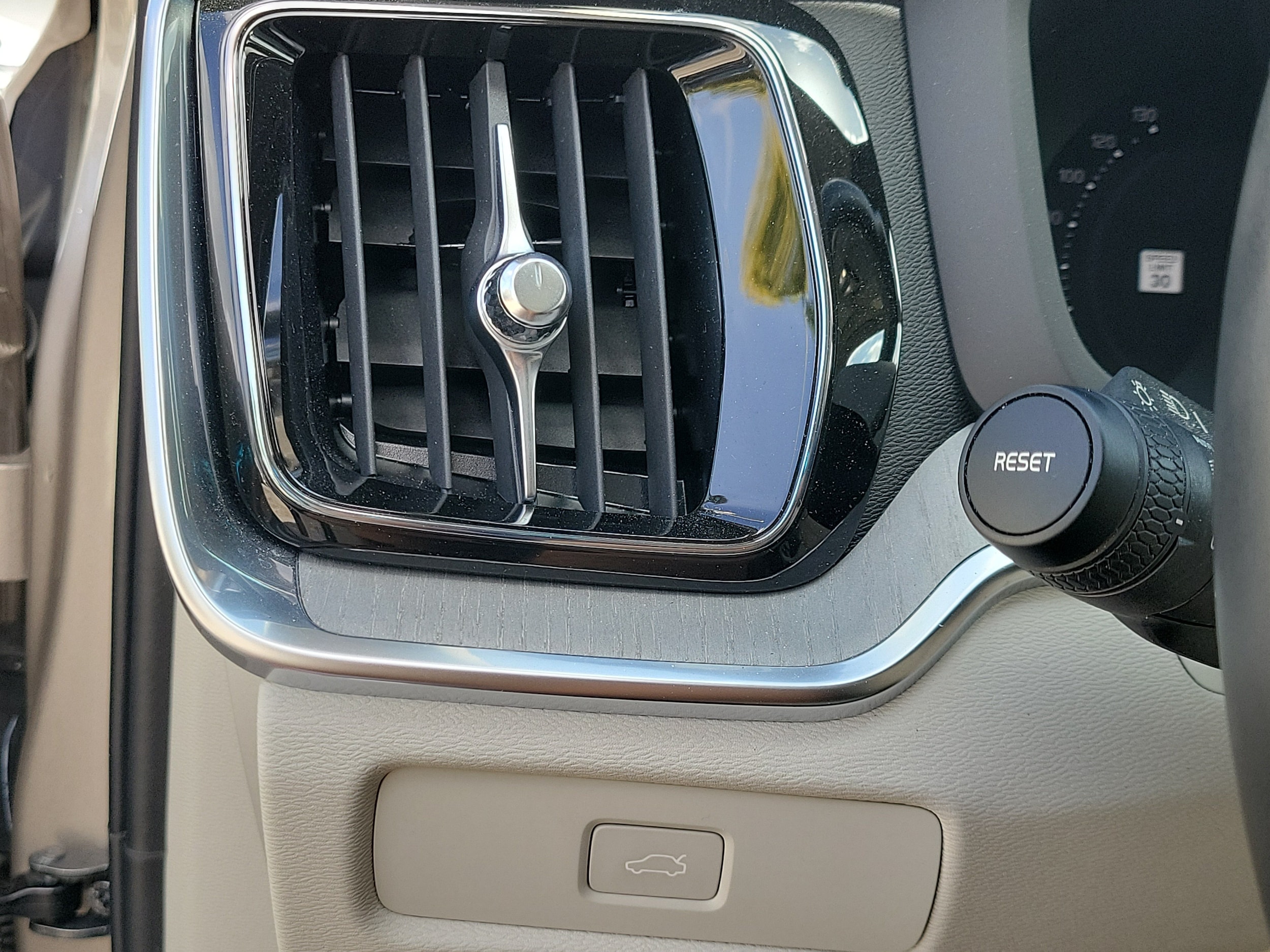 2024 Volvo S60 Plus - Photo 17