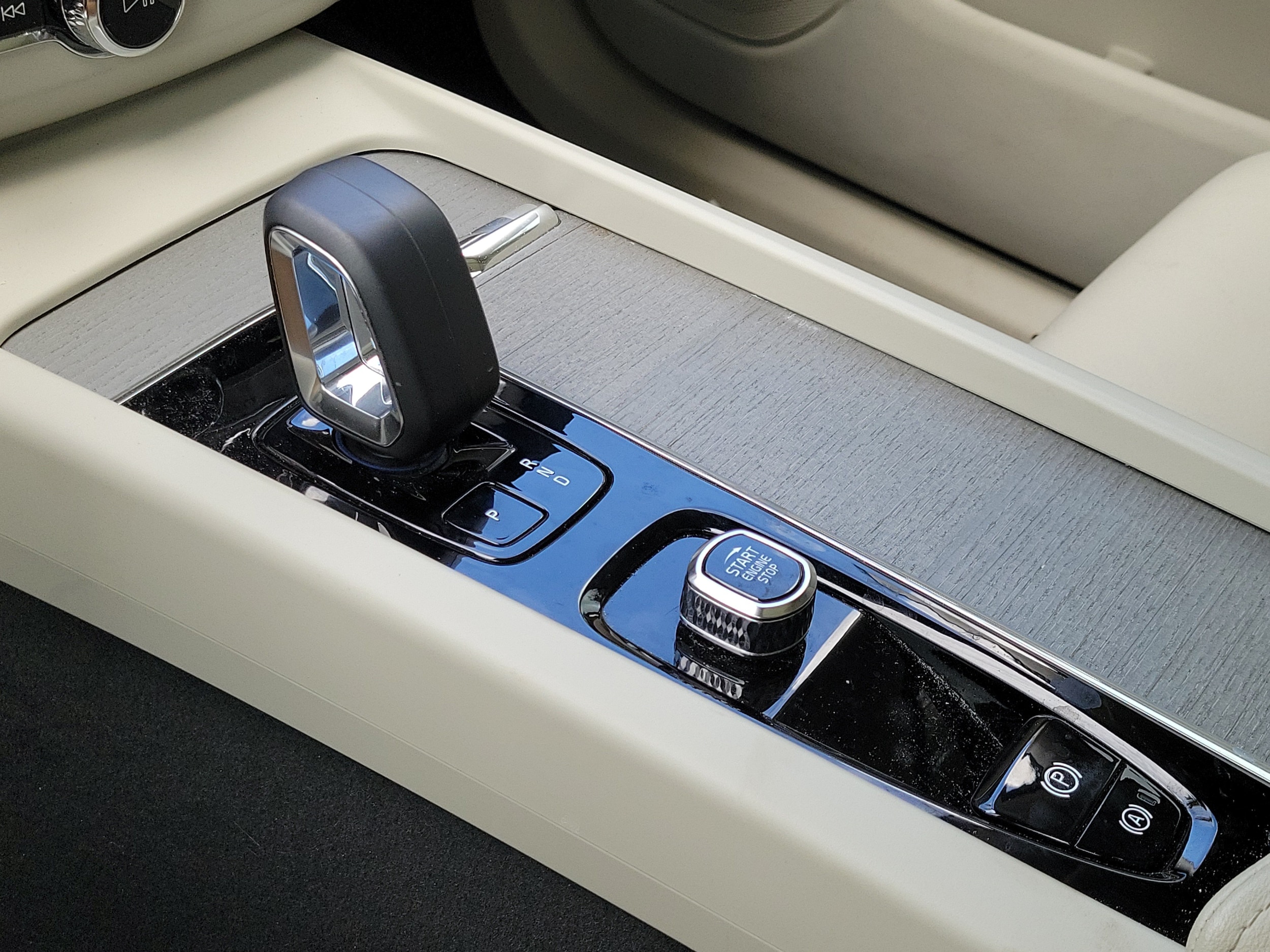 2025 Volvo XC60 Plus - Photo 26