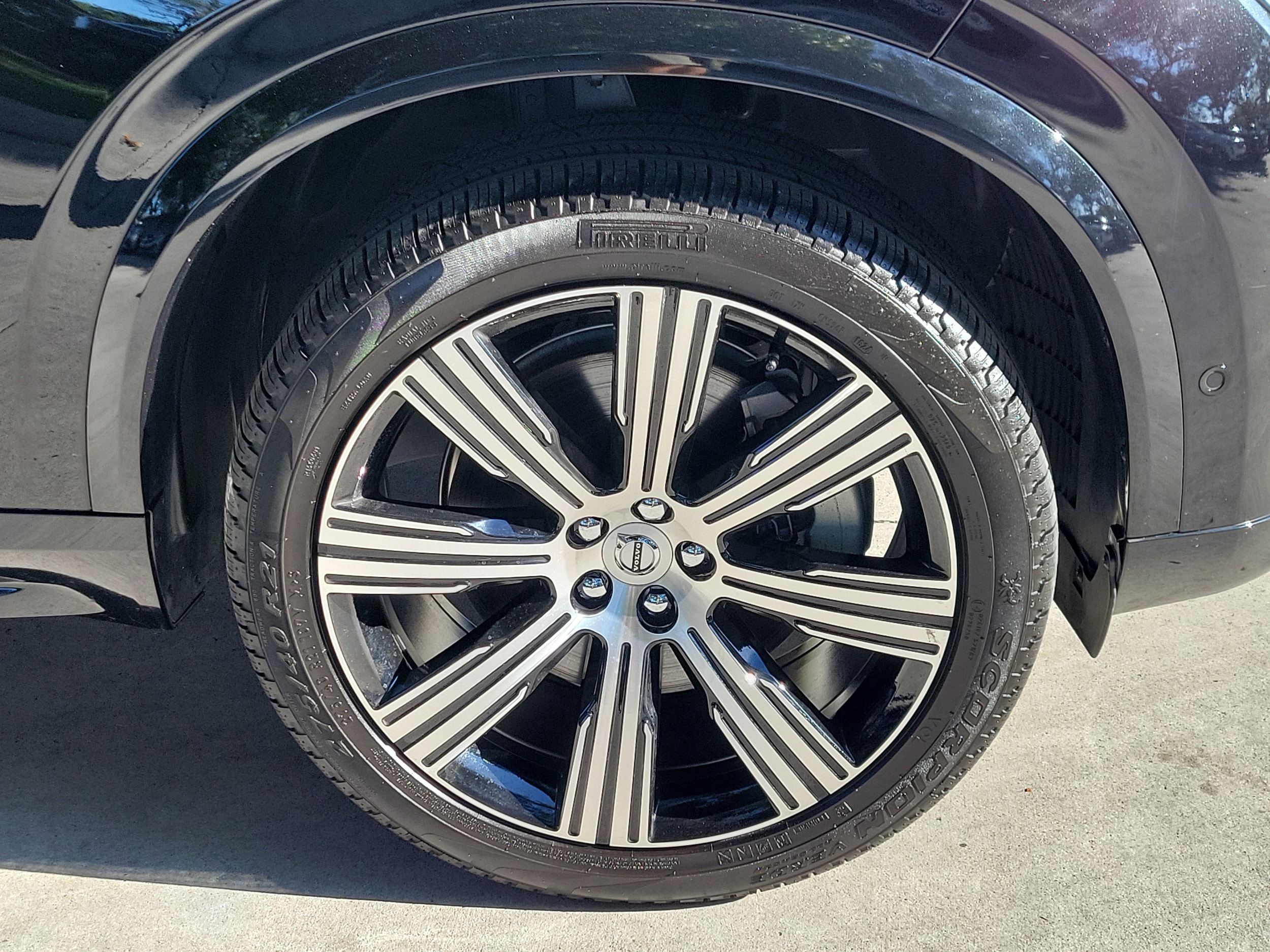 2025 Volvo XC90 Plus - Photo 12