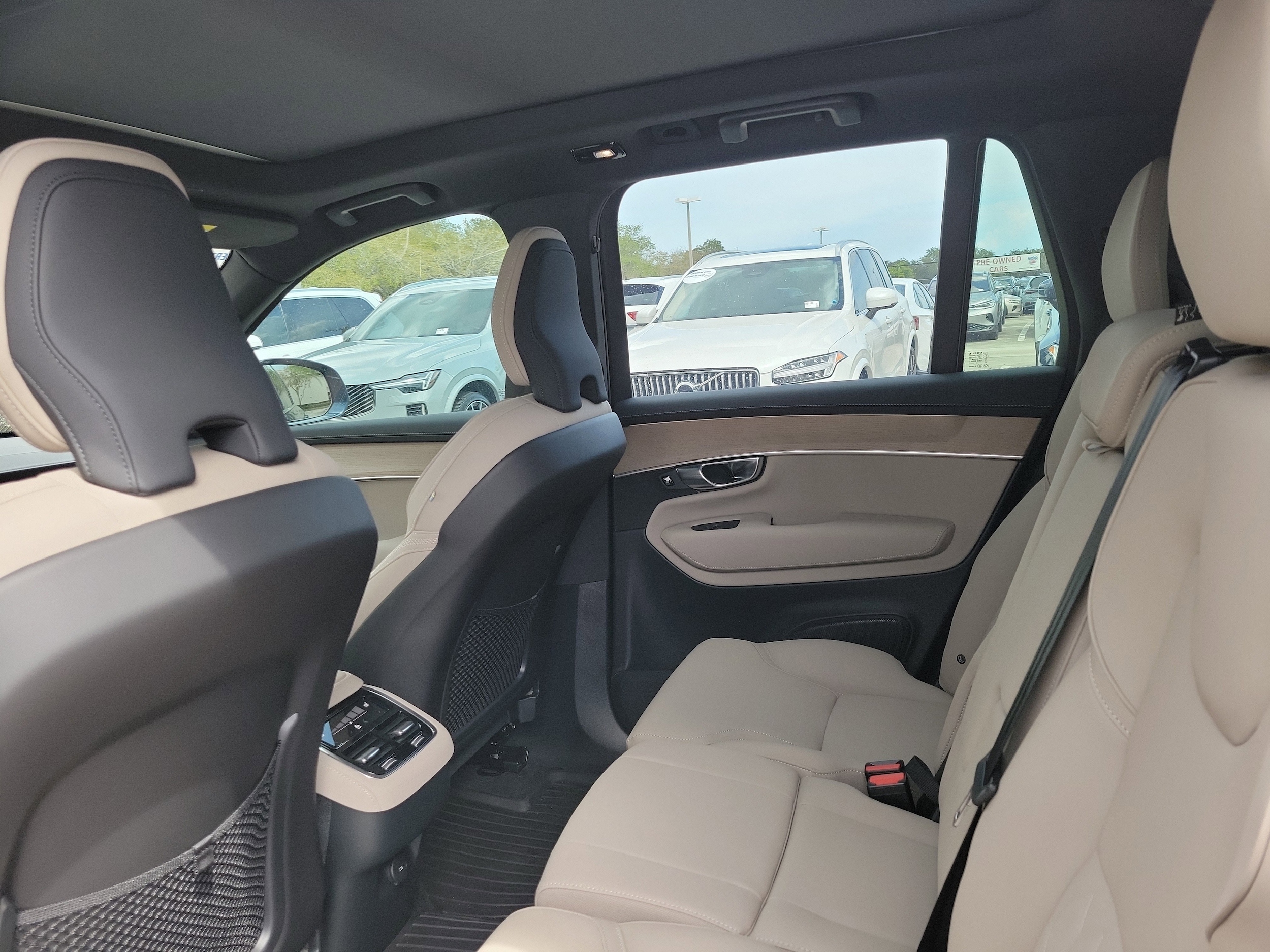 2026 Volvo XC90 Plus - Photo 16