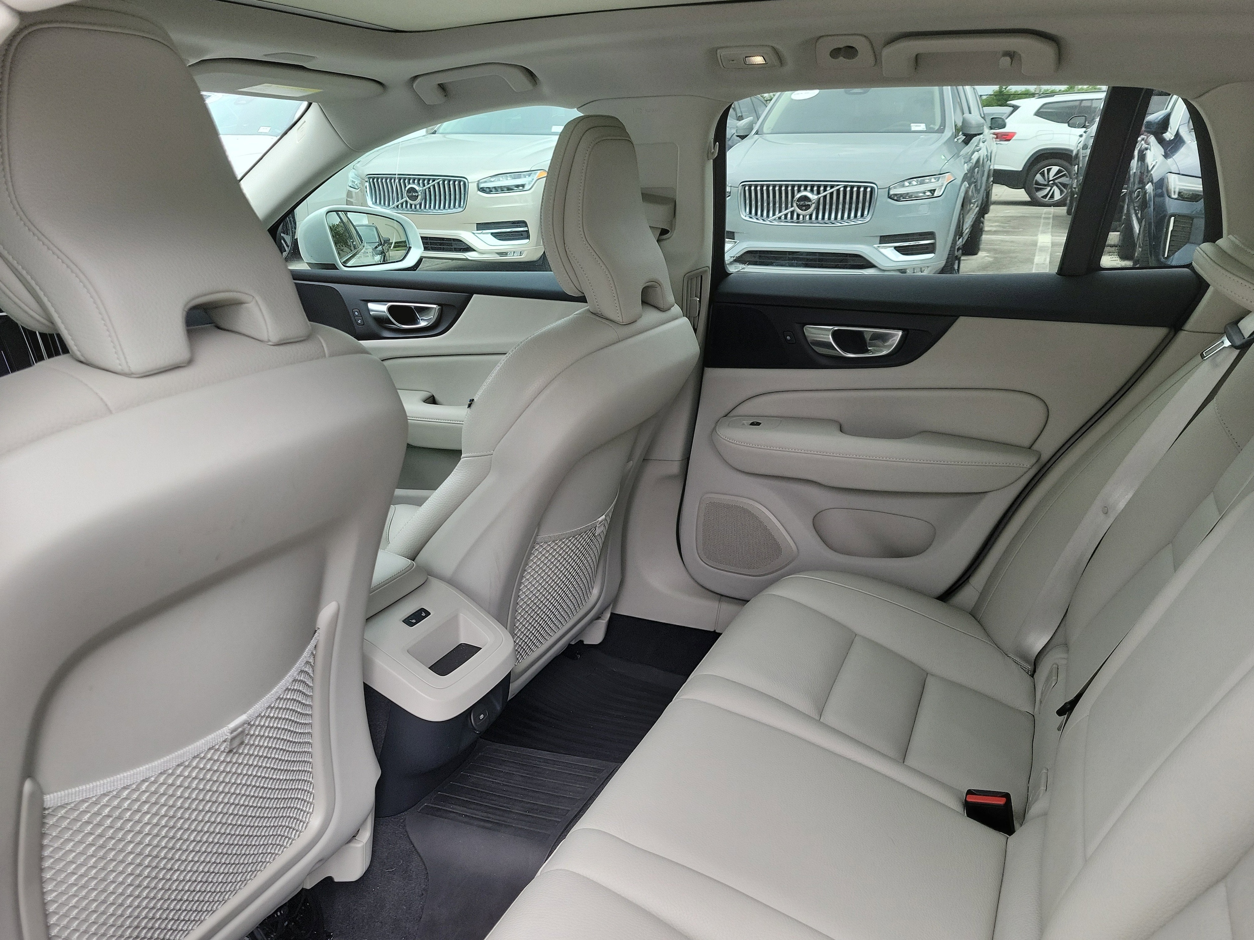 2023 Volvo V60 Cross Country Plus - Photo 12