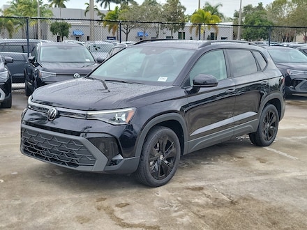 2025 Volkswagen Taos 1.5T SE Black SUV