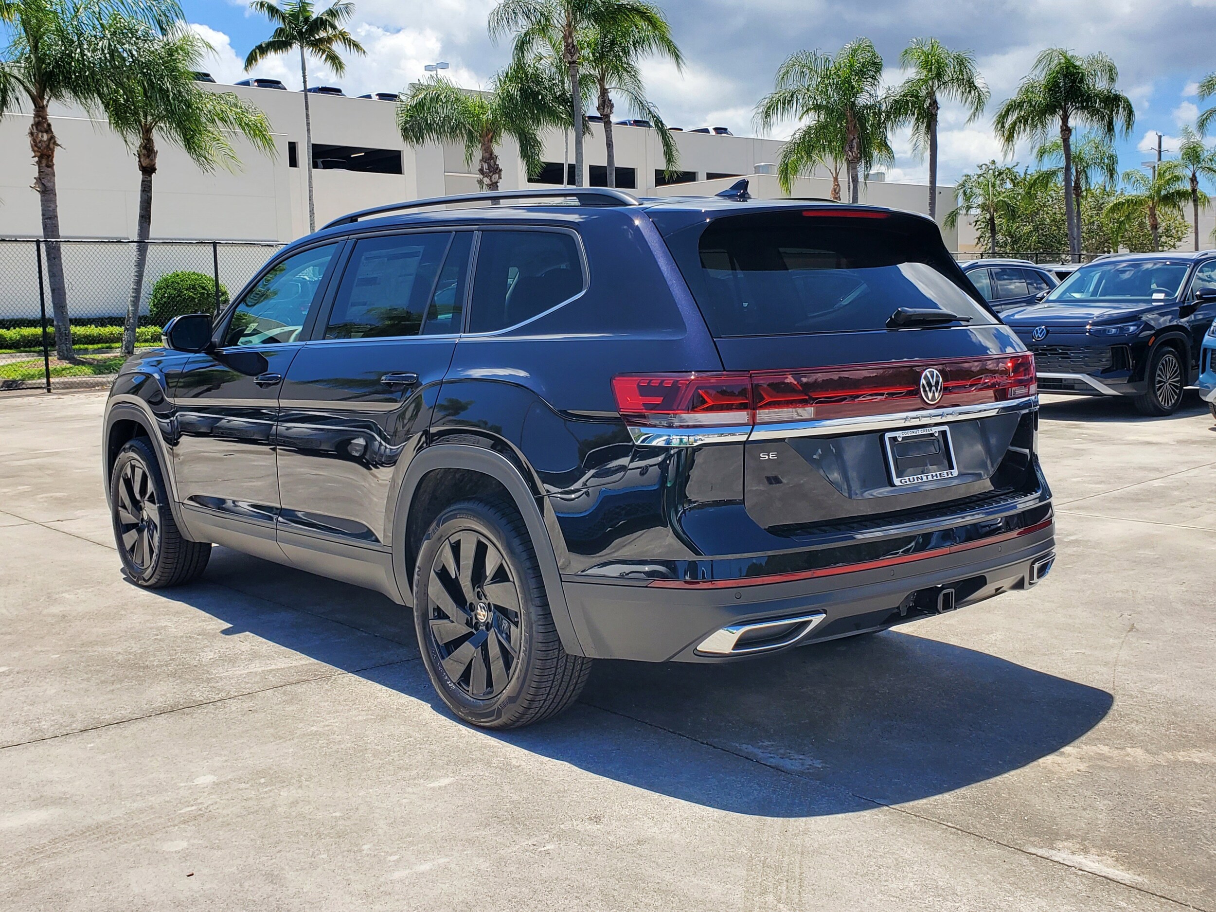 2026 Volkswagen Atlas SE photo 2