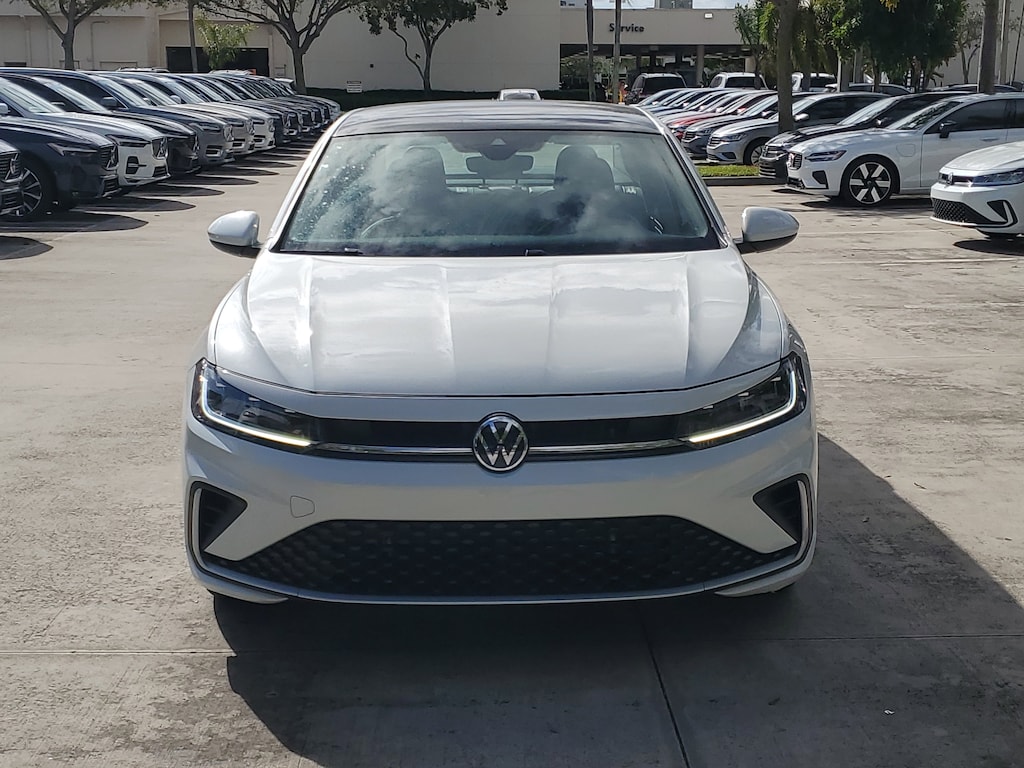 Used 2025 Volkswagen Jetta 1.5T SE Sedan