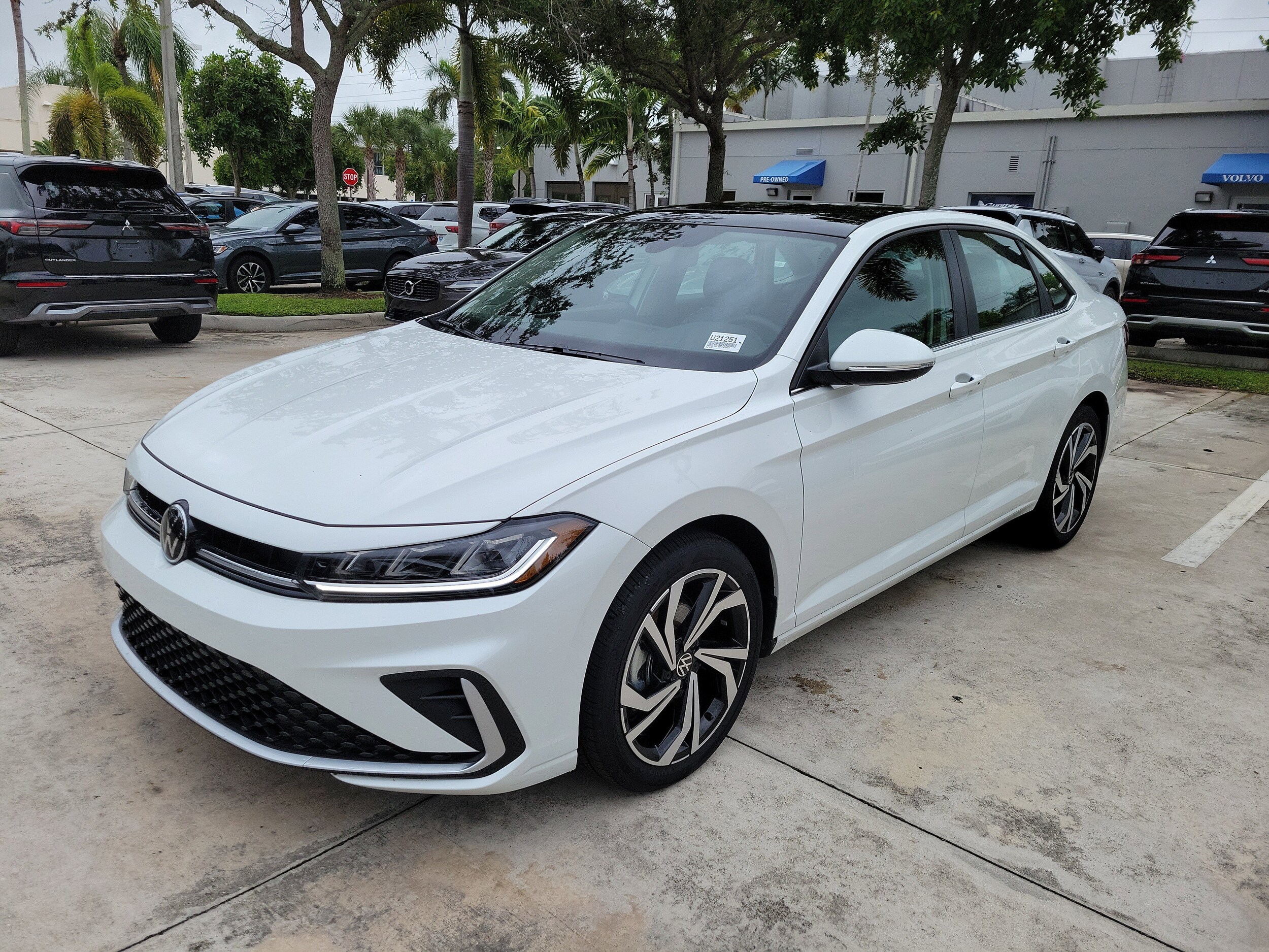 2025 Volkswagen Jetta 1.5T SEL photo 3