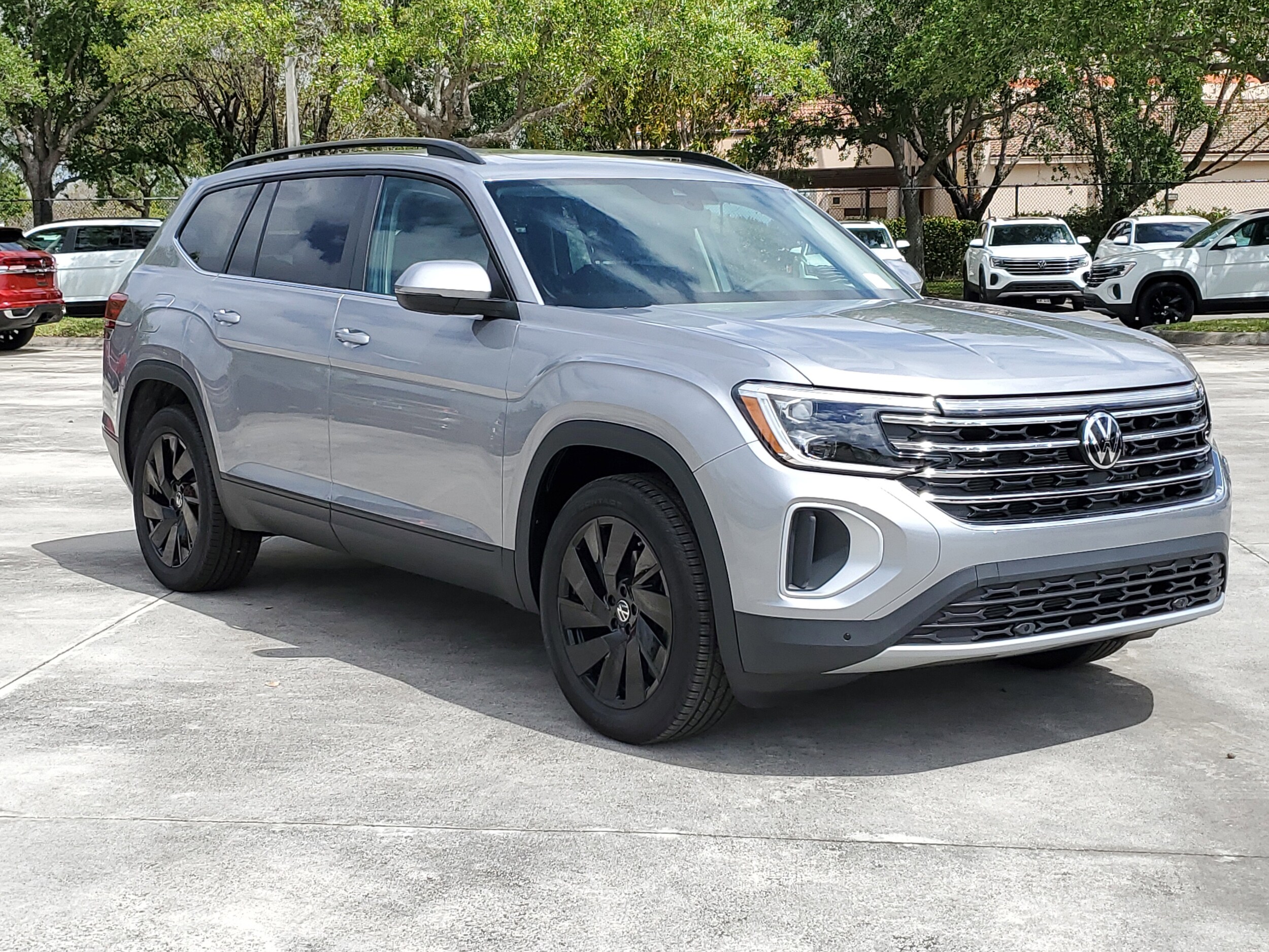 2025 Volkswagen Atlas SE Technology photo 2