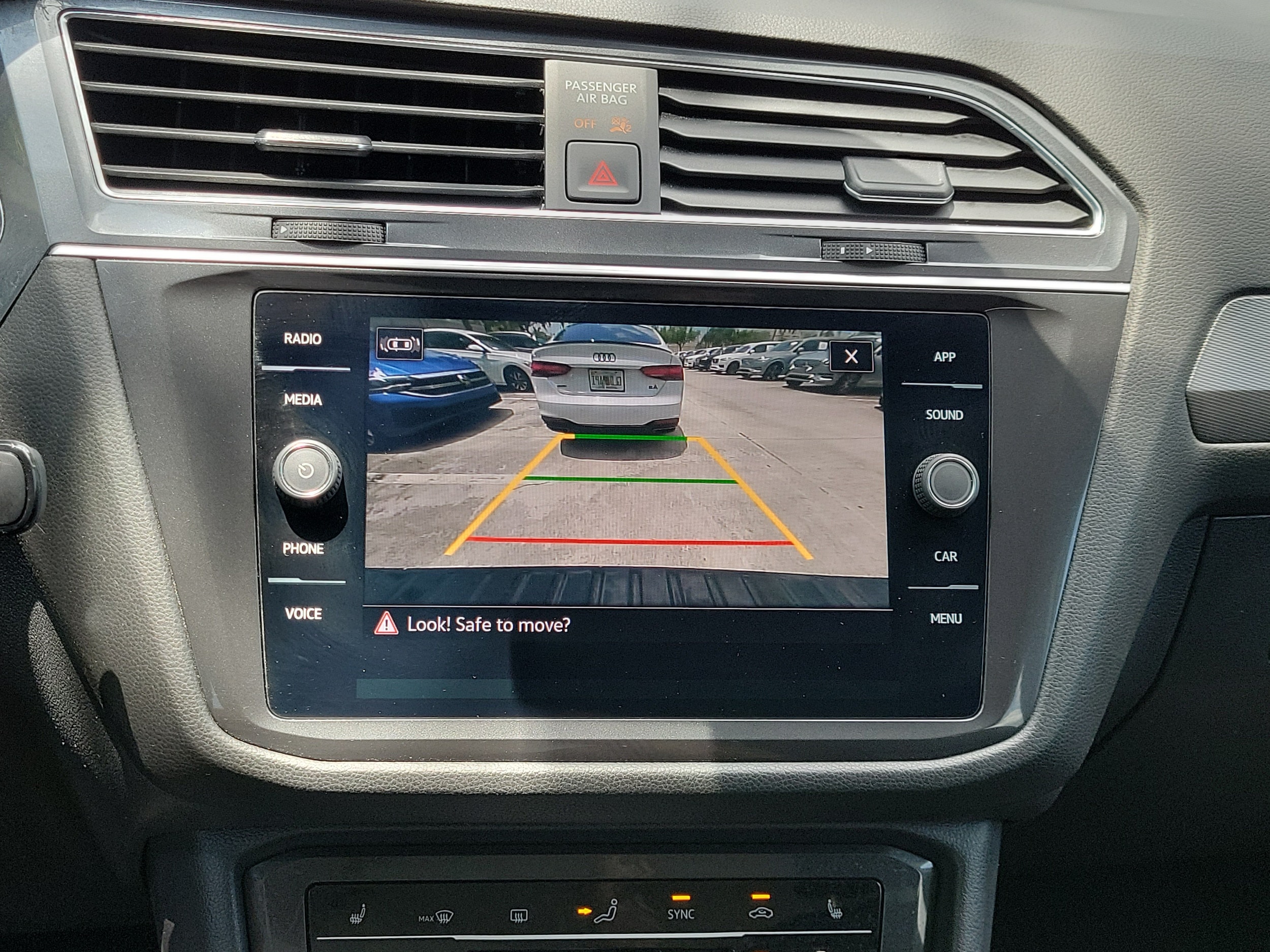 2023 Volkswagen Tiguan SE - Photo 24