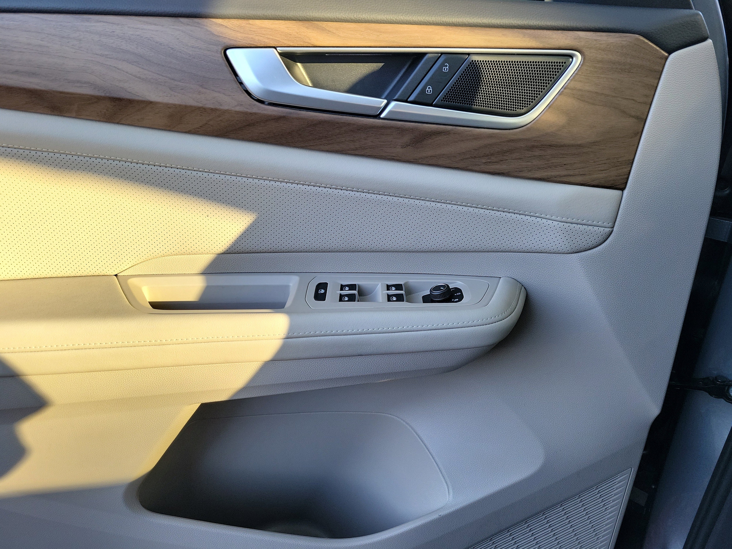 2026 Volkswagen Atlas SE - Photo 16