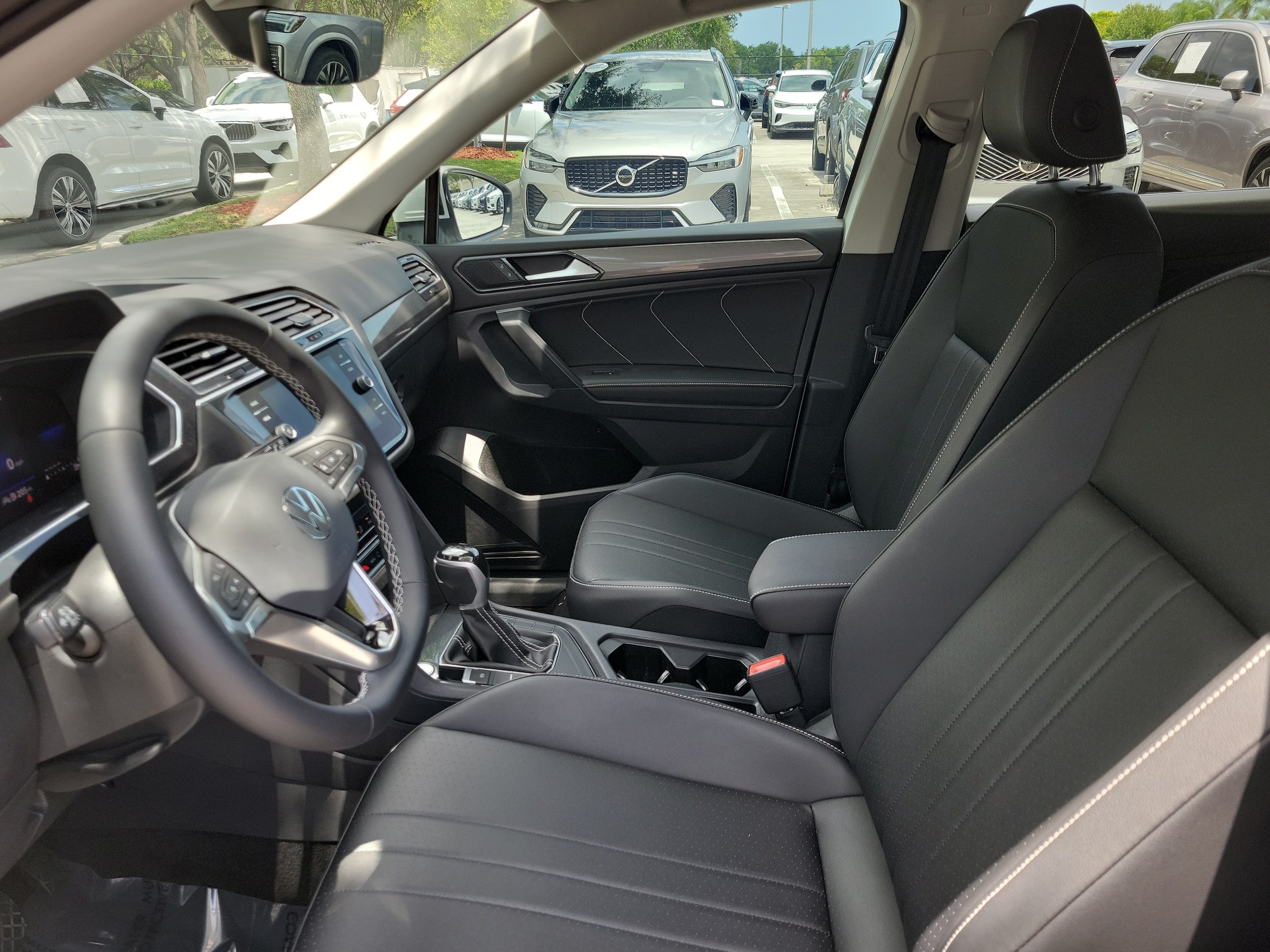 2023 Volkswagen Tiguan SE - Photo 16