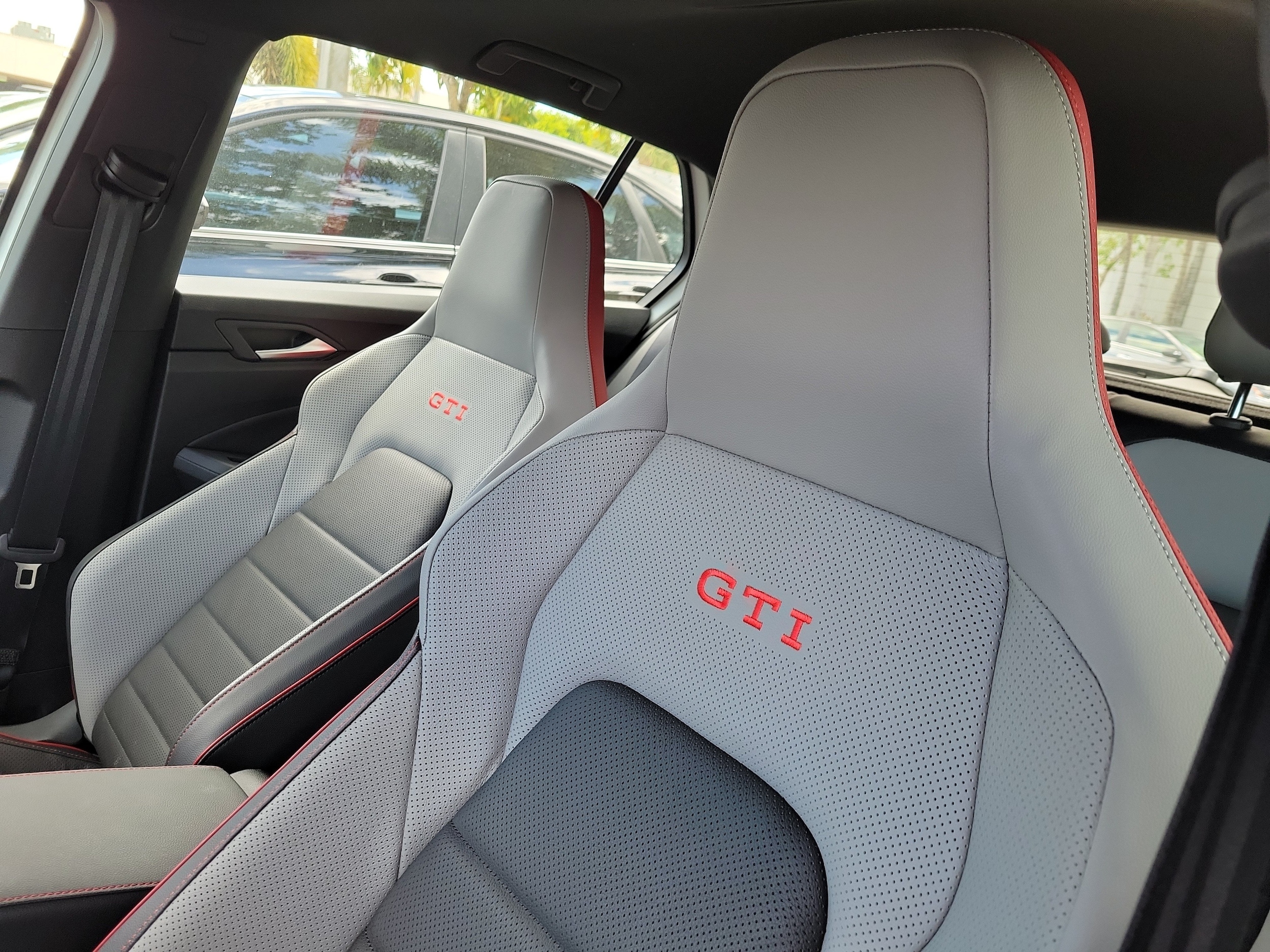 2024 Volkswagen Golf GTI SE - Photo 12