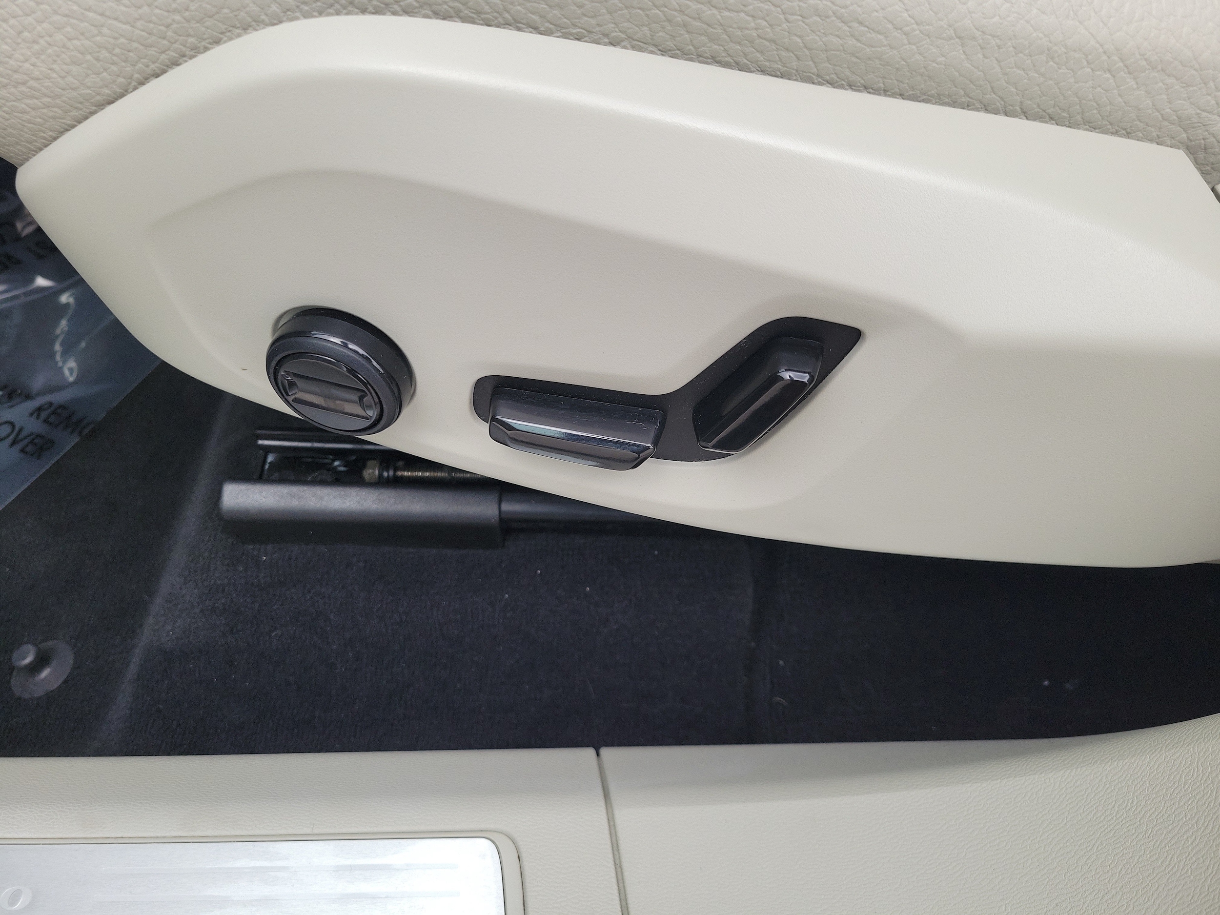 2024 Volvo XC60 Plus - Photo 18
