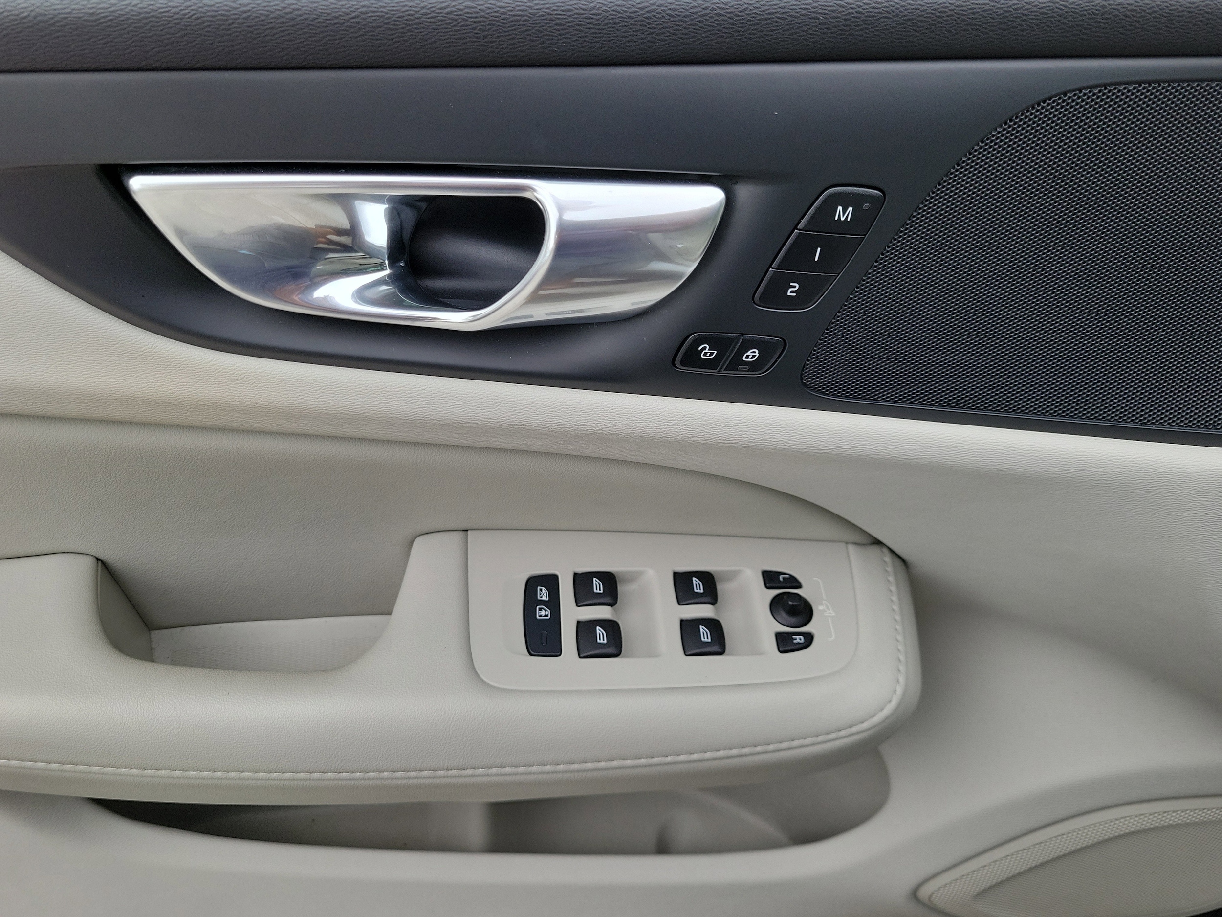 2023 Volvo V60 Cross Country Plus - Photo 18
