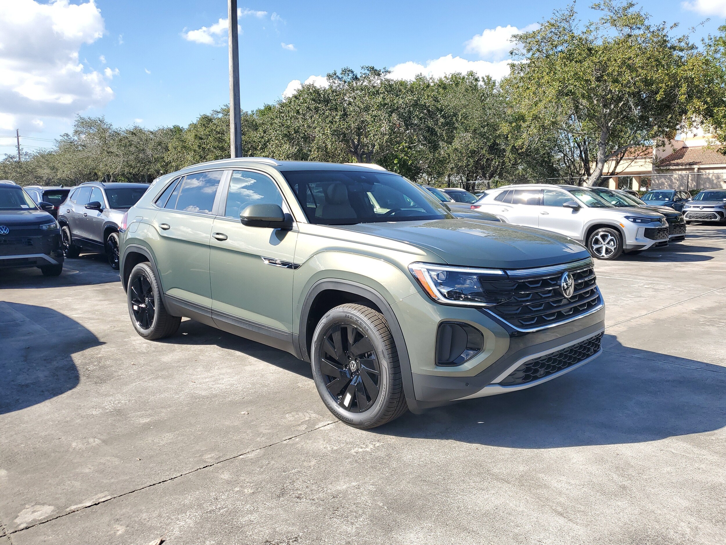 2026 Volkswagen Atlas Cross Sport SE Technology photo 2