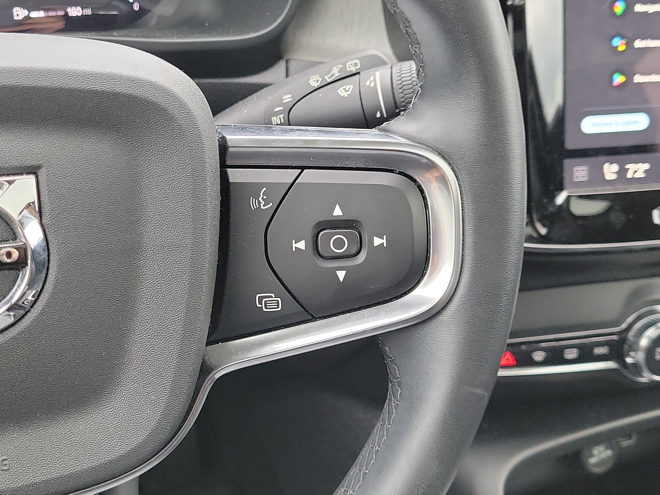2024 Volvo XC40 Plus - Photo 22