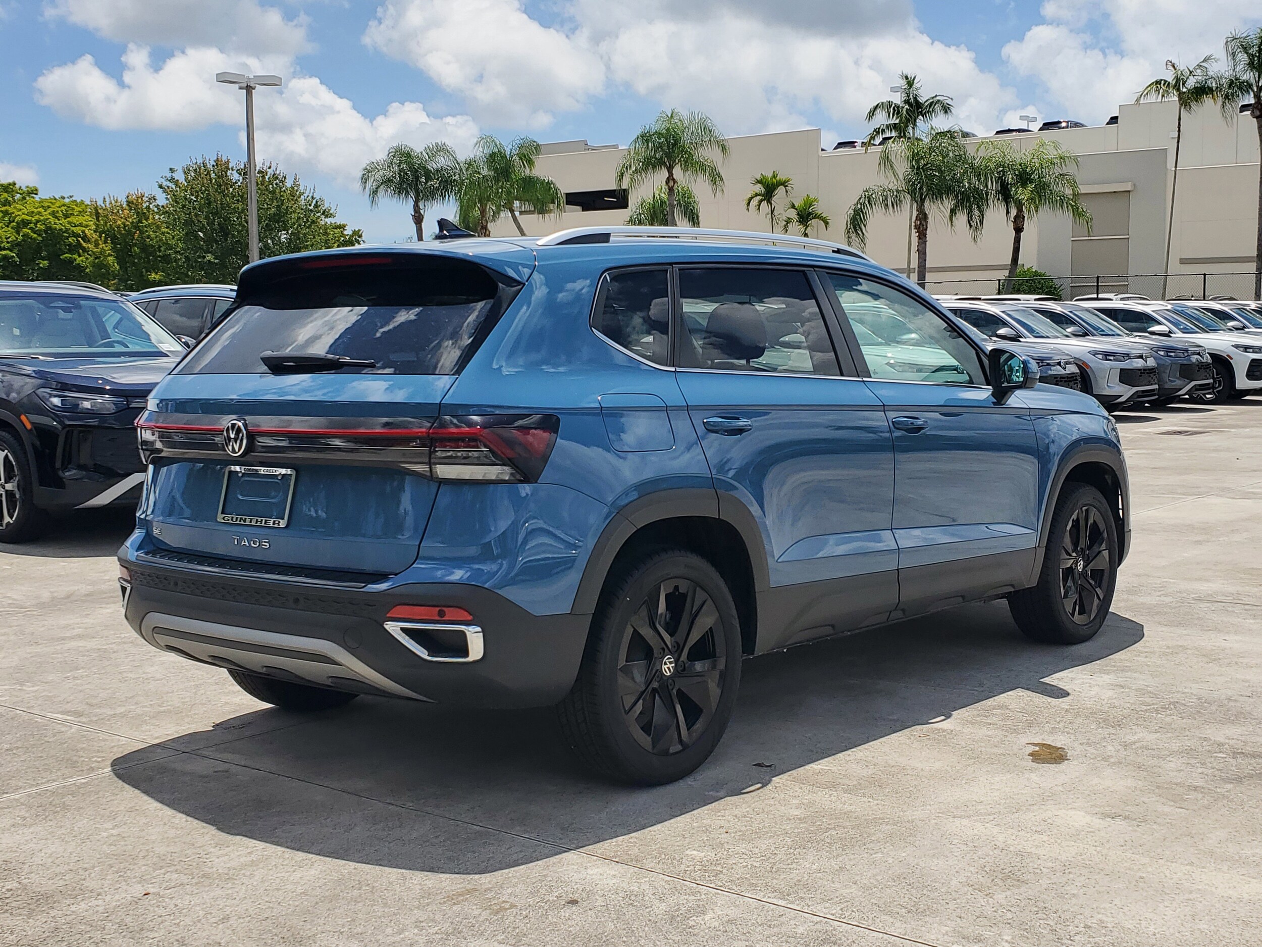 2025 Volkswagen Taos SE photo 2