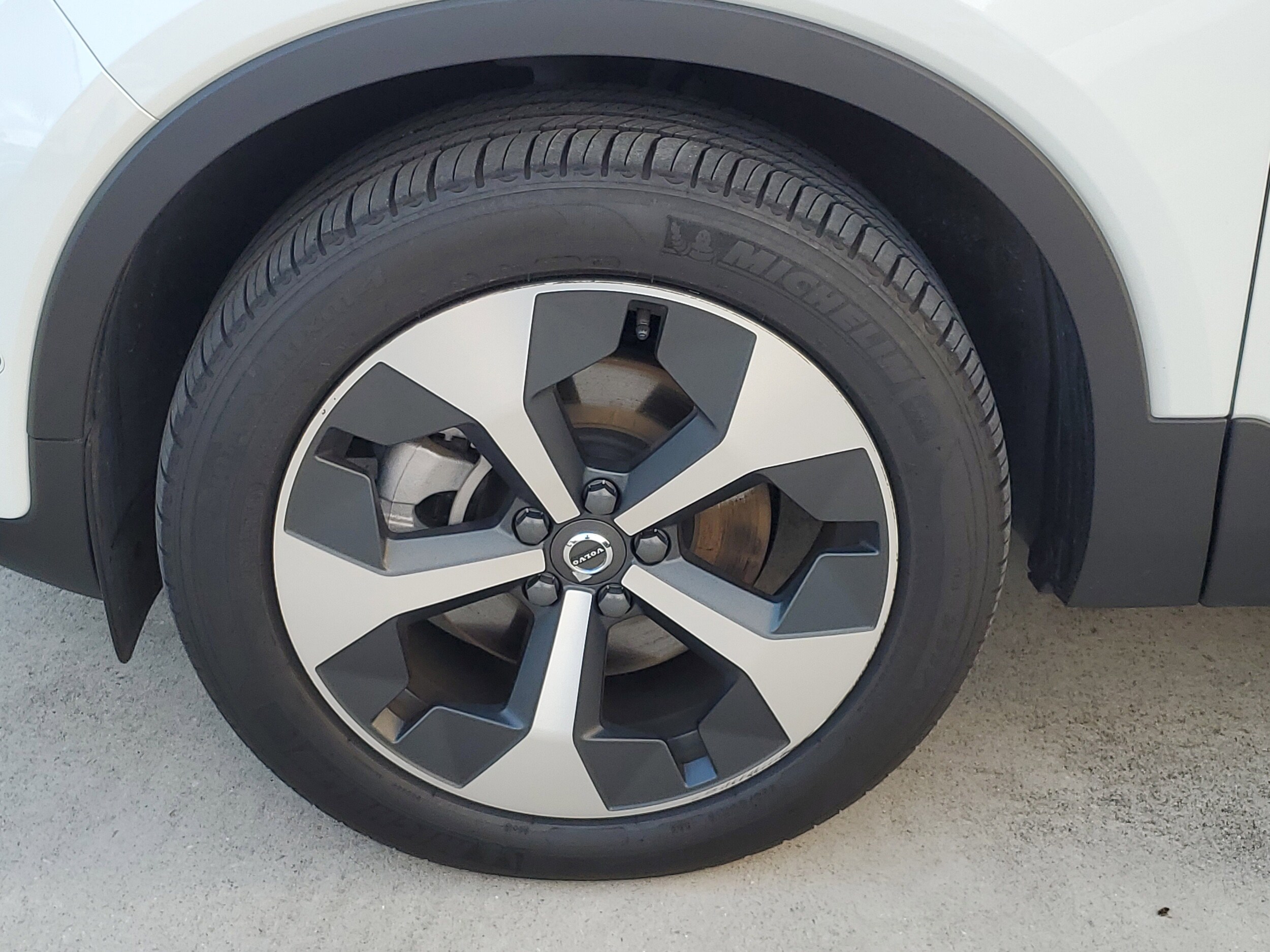 2024 Volvo XC40 Plus photo 4