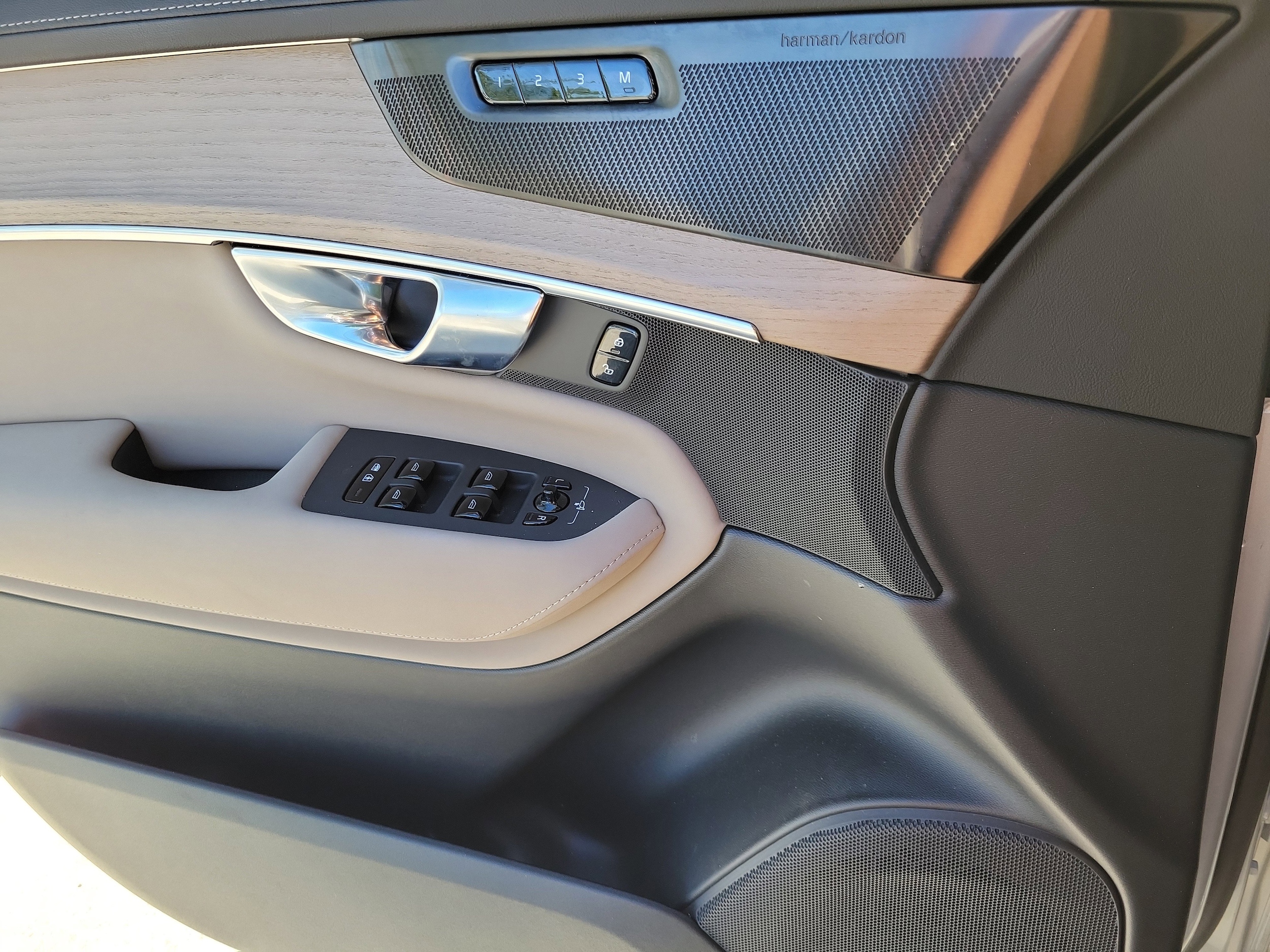 2025 Volvo XC90 Plus - Photo 20