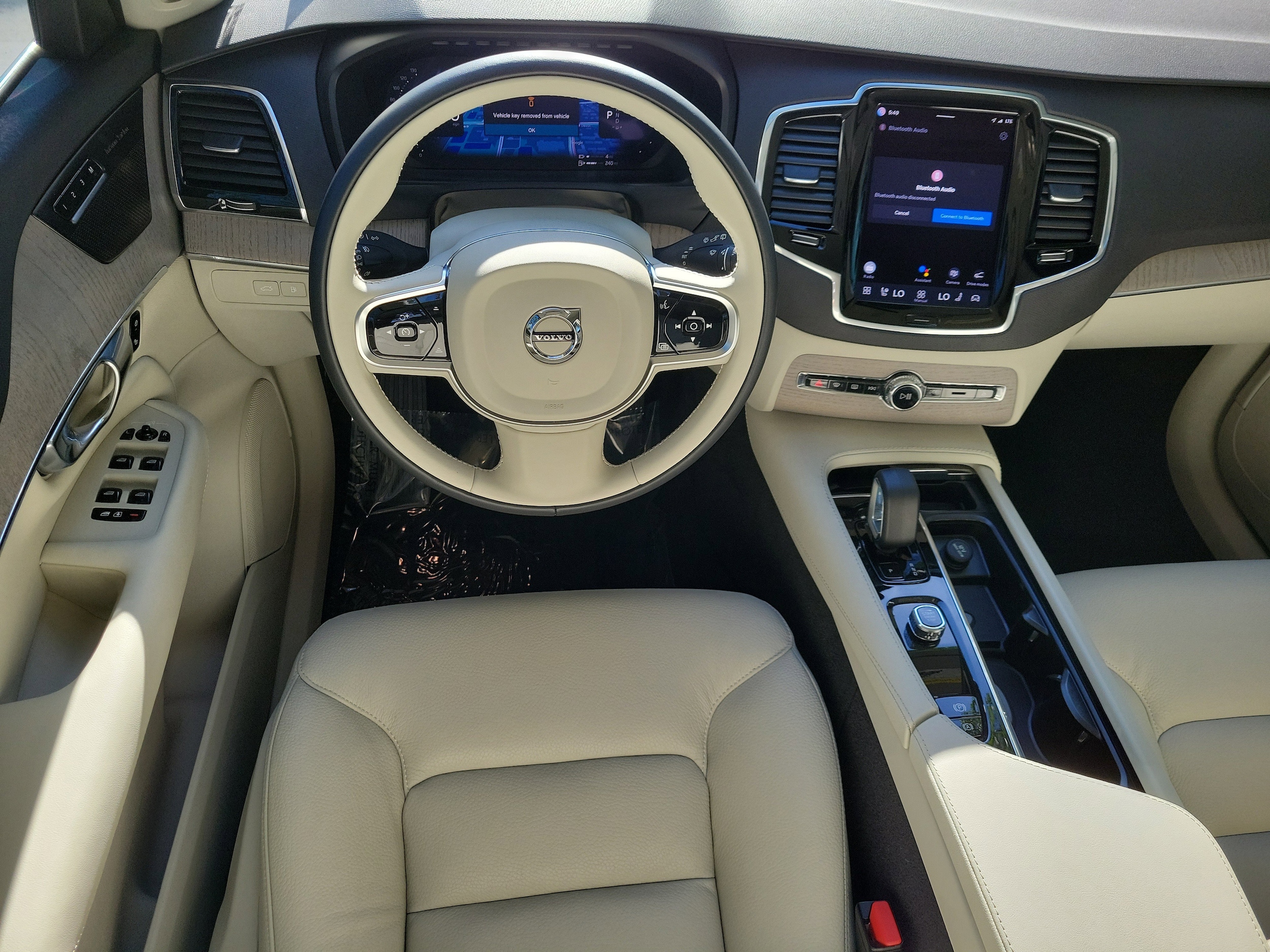 2025 Volvo XC90 Plus - Photo 13