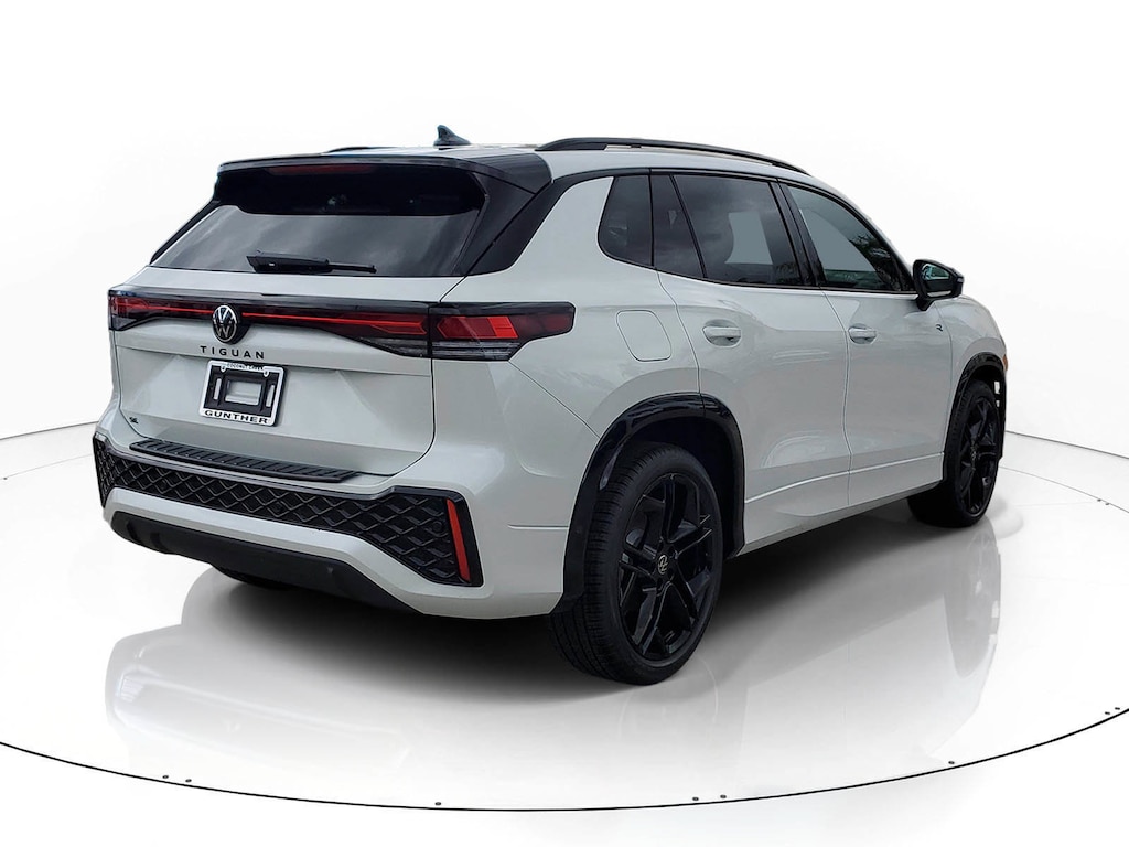 New 2026 Volkswagen Tiguan SE R-Line Black SUV