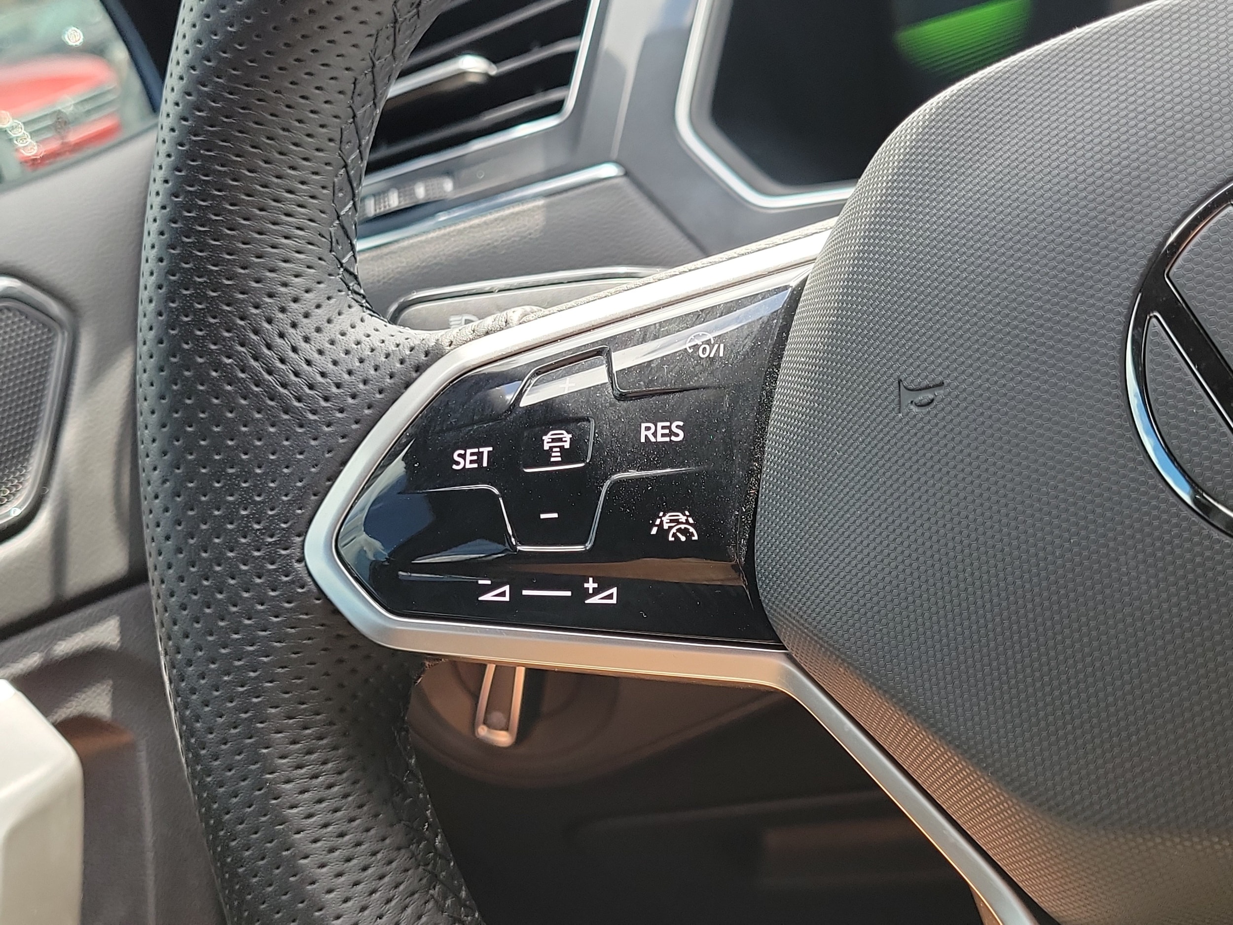 2023 Volkswagen Tiguan SE R-LINE BLACK - Photo 22