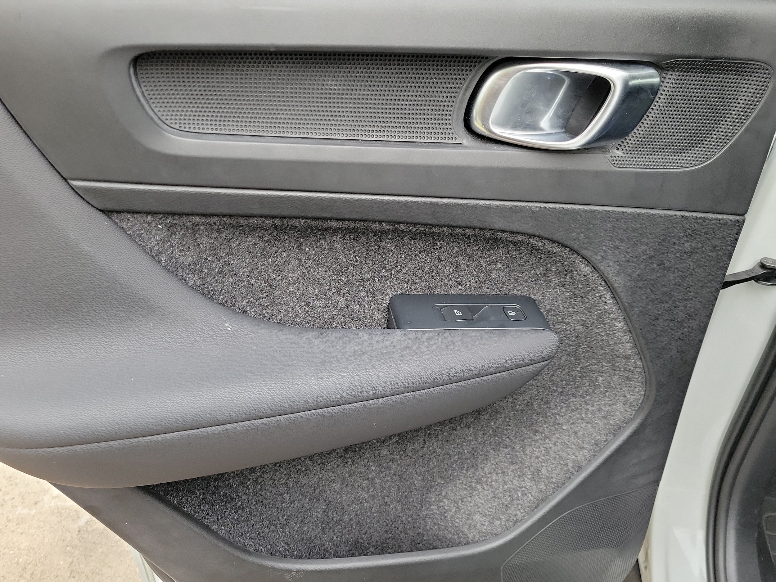 2024 Volvo XC40 Plus - Photo 13