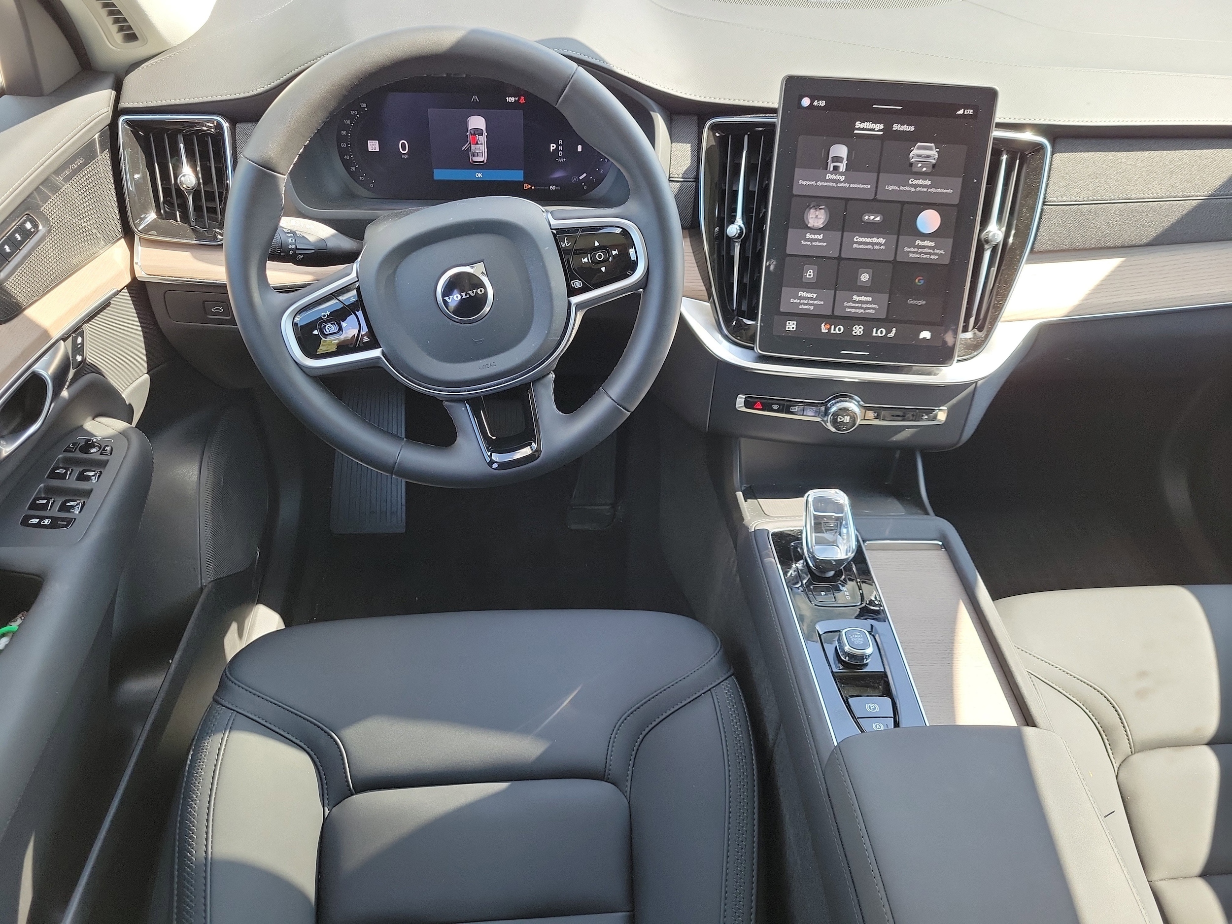2025 Volvo XC90 Plus - Photo 14