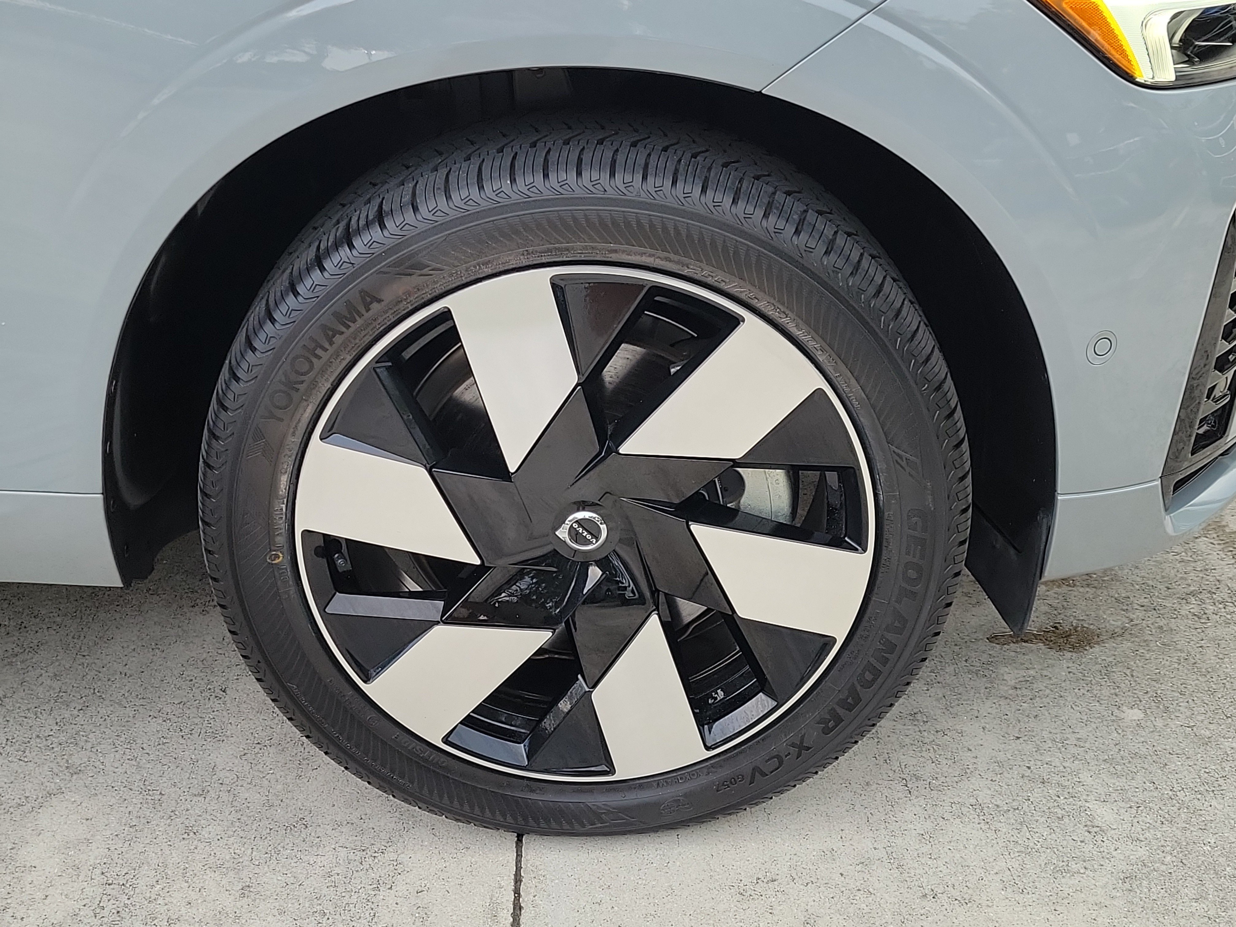 2024 Volvo XC60 Plus - Photo 11