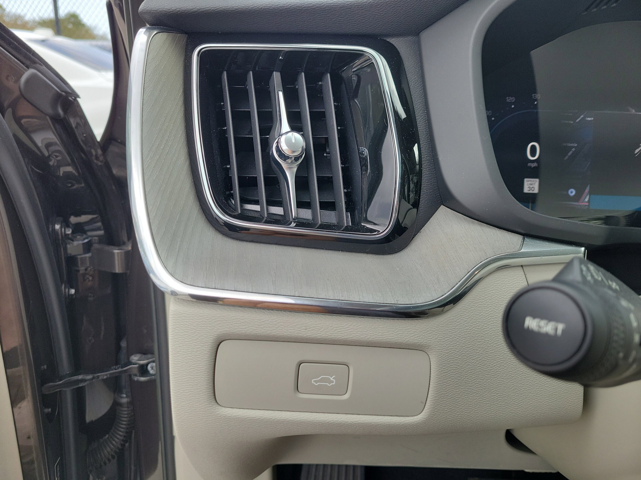2023 Volvo XC60 Plus - Photo 22