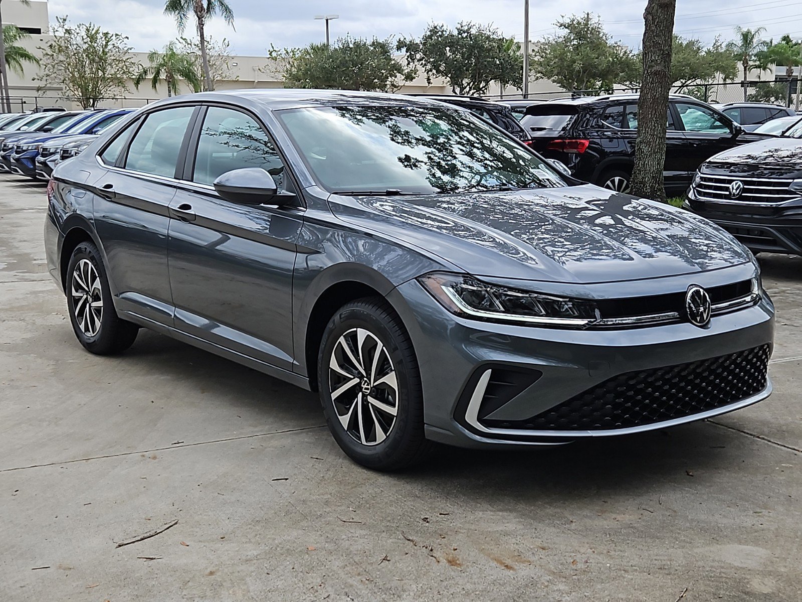 2025 Volkswagen Jetta 1.5T S photo 2